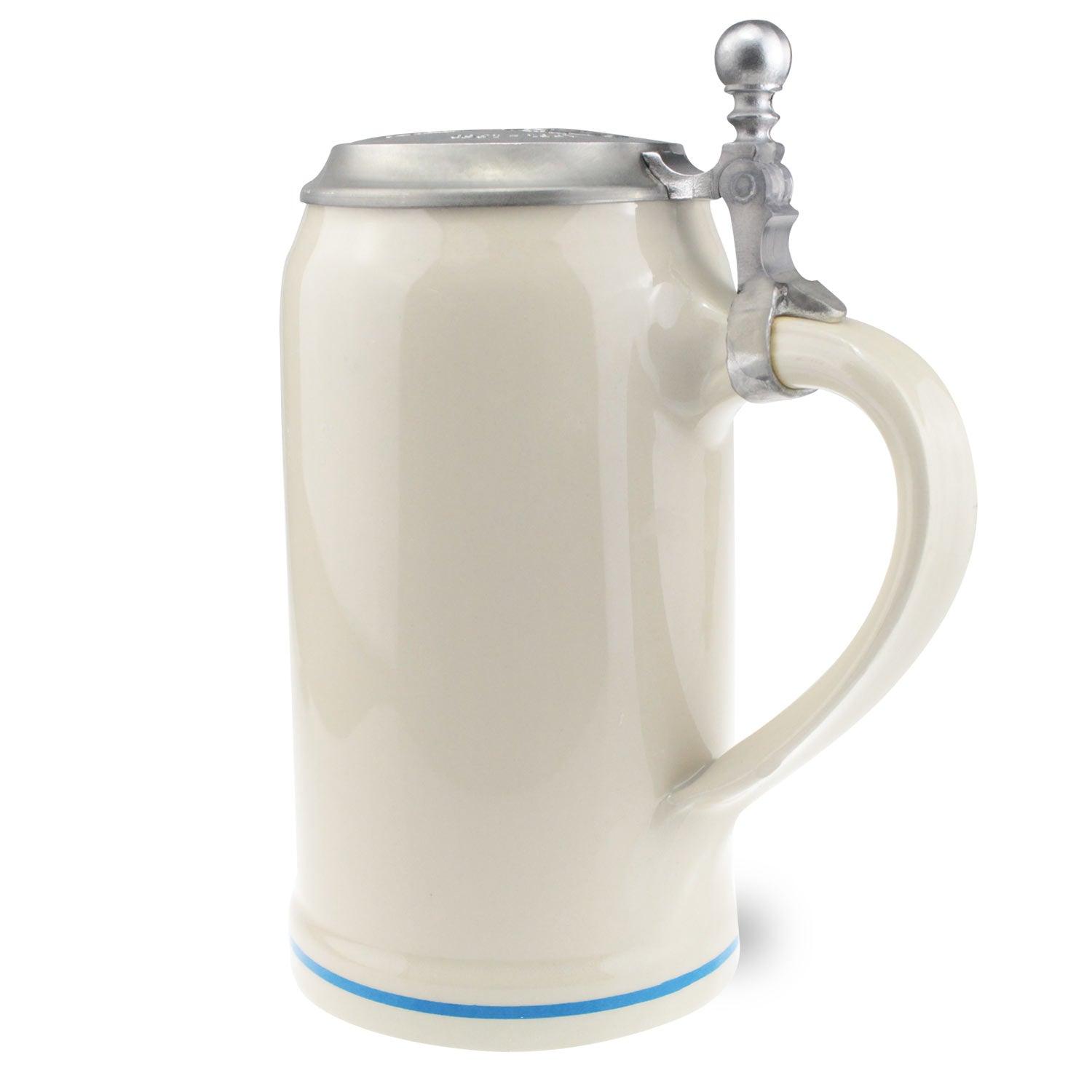 Oktoberfestkrug aus Steingut mit Zinndeckel, handgezogenem Griff und farbigem Plakatmotiv von 2019.