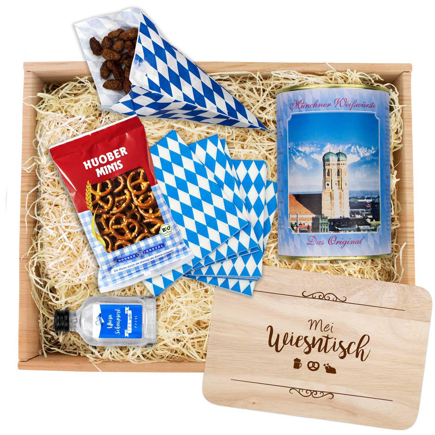 Oktoberfest-Box mit 4 Weißwürsten in der Dose, Mini-Salzbrezeln und gebrannten Mandeln, bayrisch dekoriert.