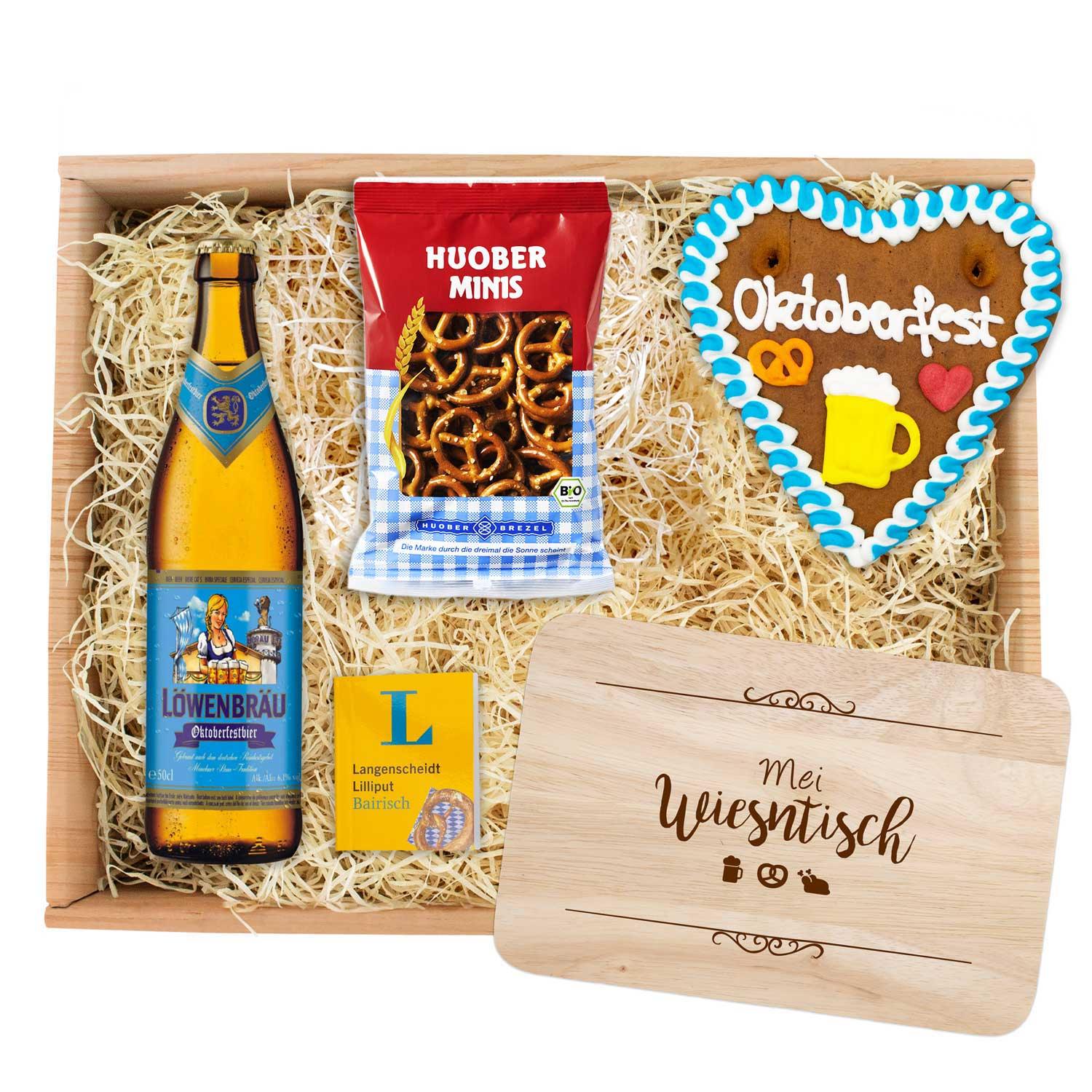Oktoberfest-Box mit Bierflasche, Lebkuchenherz mit Aufschrift „Oktoberfest“ und Holz-Brotzeitbrett mit Gravur.