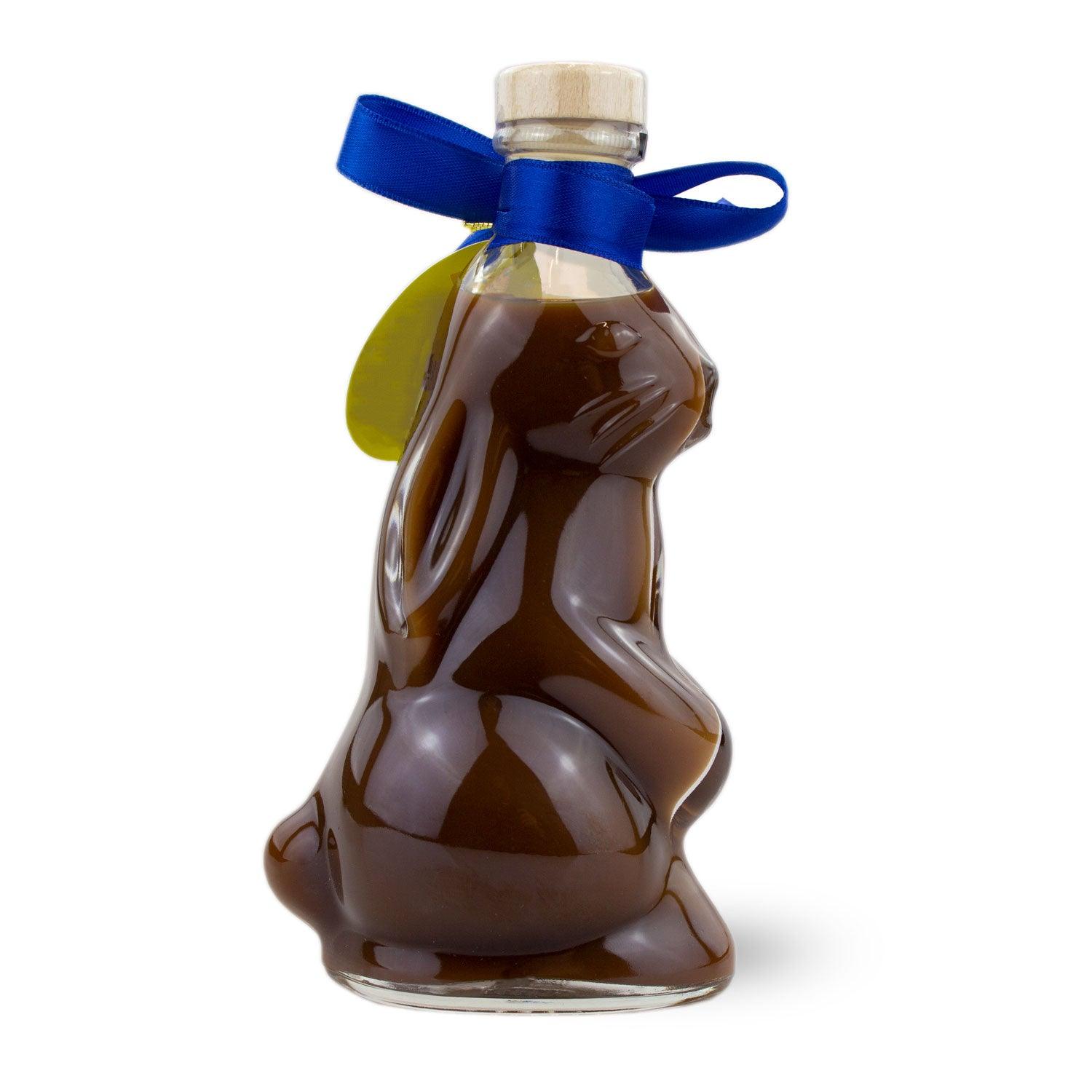 Cremiger Schoko-Sahne-Likör mit 18 % vol. in dekorativer Glasflasche in Form eines sitzenden Hasen, 200 ml.