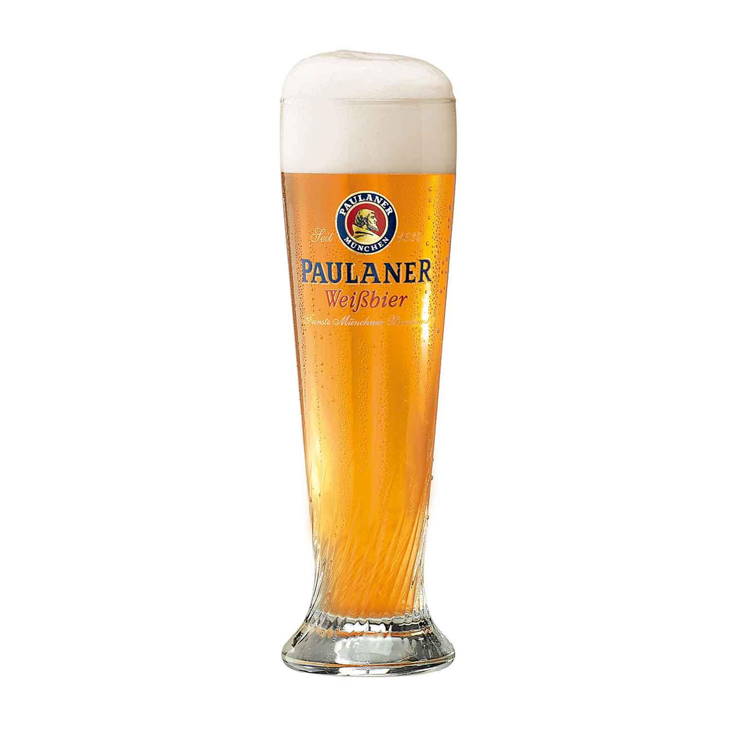 Hoher, schlanker Bierkrug aus Glas mit aufgedrucktem farbigen Emblem und Schriftzug „Paulaner“, Fassungsvermögen 0,5 L.