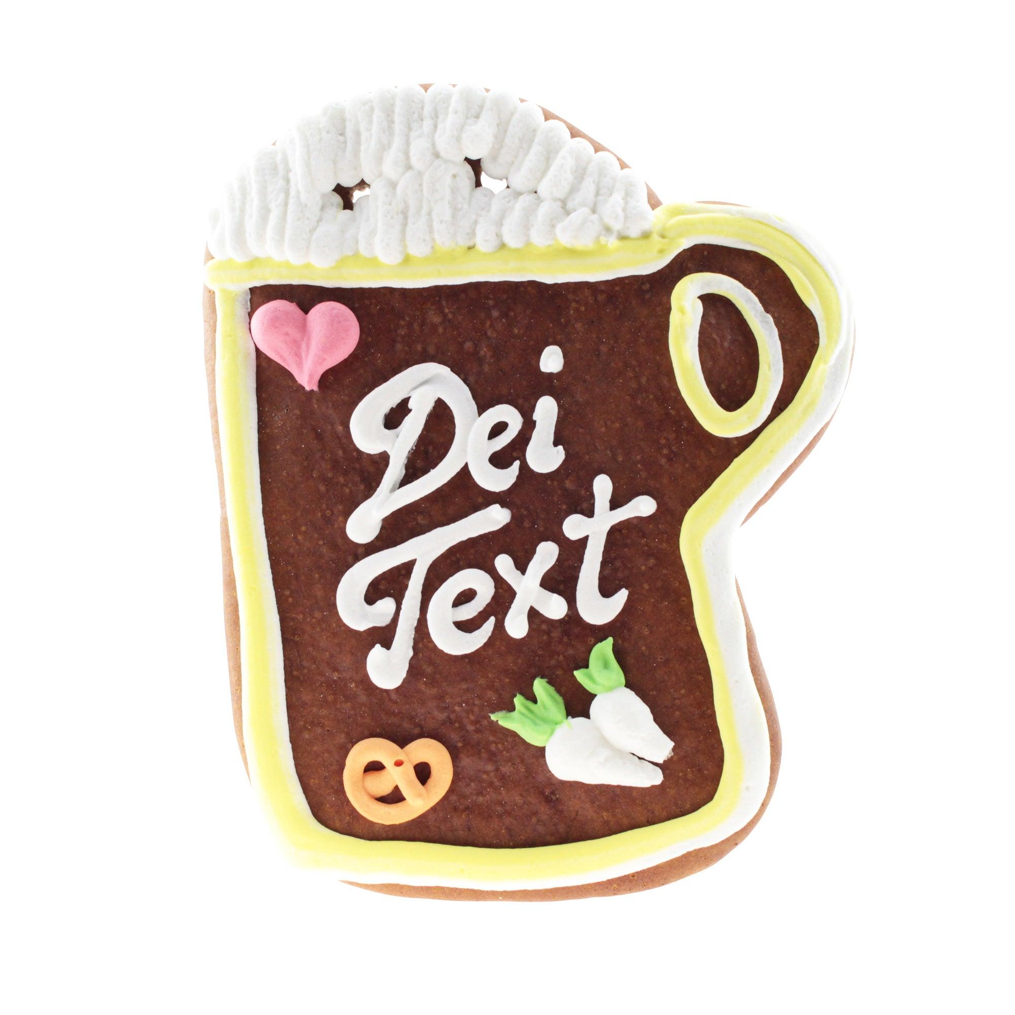 Lebkuchen in Bierkrugform mit weißer Zuckerglasur, Herzmuster und personalisierbarem Schriftzug, braun, ca. 16 x 22 cm.