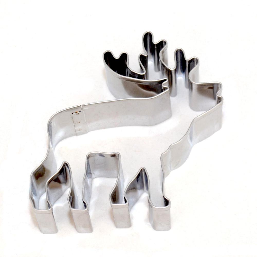 Ausstechform in Hirschform aus silberfarbenem, rostfreiem Edelstahl mit klarer Kontur, ca. 8 cm groß.