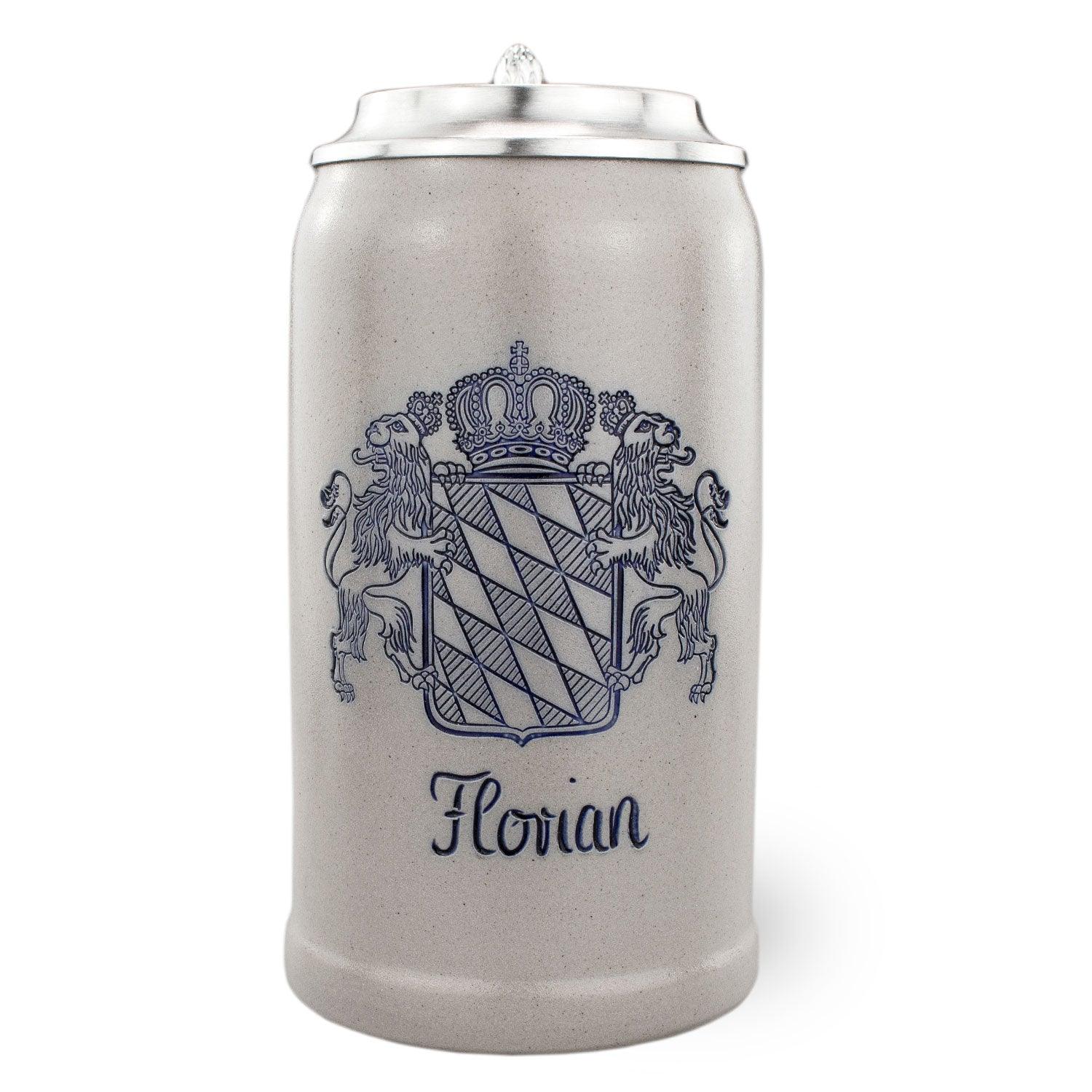 Steinkrug aus salzglasiertem Steinzeug mit Zinndeckel, blauem Bayern-Wappen und individueller Gravur, 1 Liter.