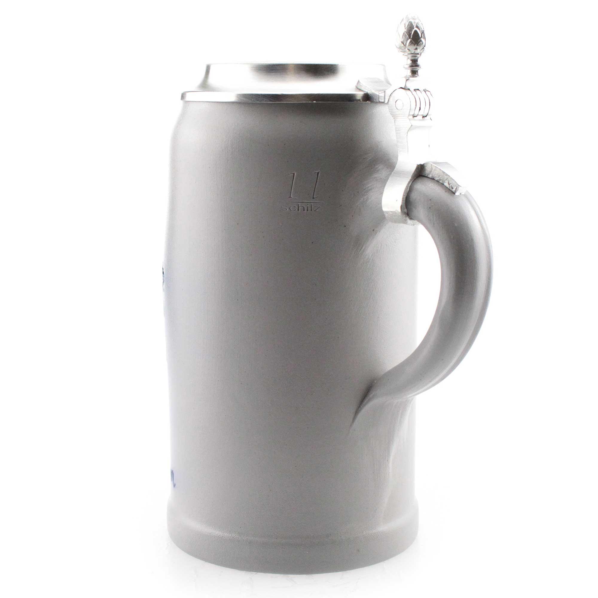 Großer Bierkrug aus Steinzeug mit Zinndeckel, Salzglasur, blauer Gravur „Bayern“ und Wappenmotiv, 1,0 Liter.
