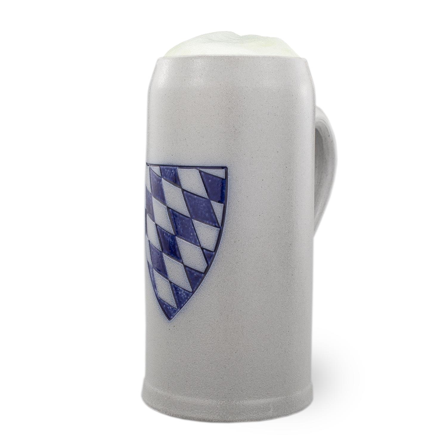 Schlanker, traditioneller Steinkrug mit geprägtem Bayernschild-Motiv, grau-blau glasiert, 0,5 Liter.