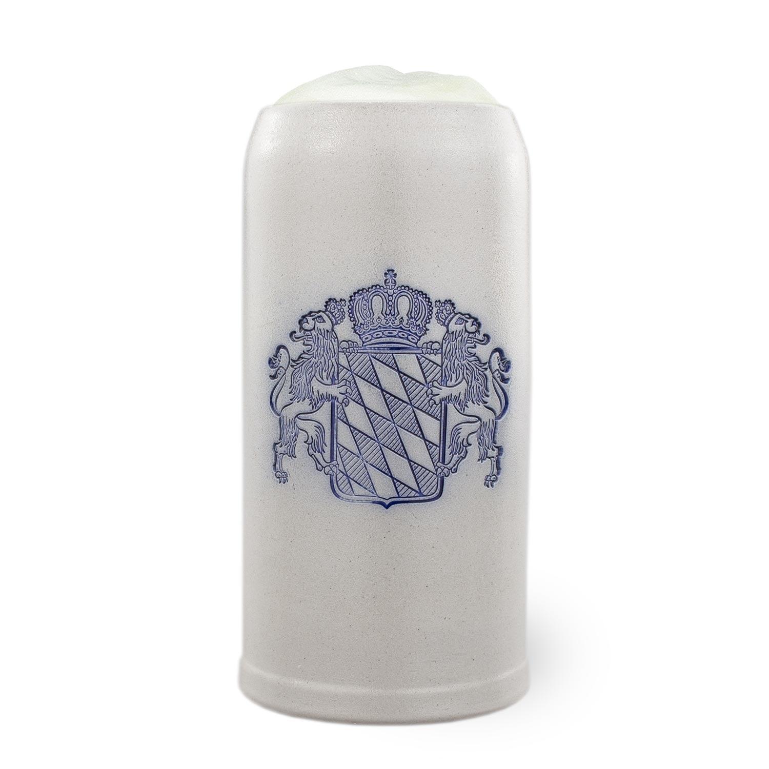 Steingut-Bierkrug mit bayerischem Wappen, schlanke Form, grau-blauer Ton, detailreich handbemalt, 0,5 Liter.
