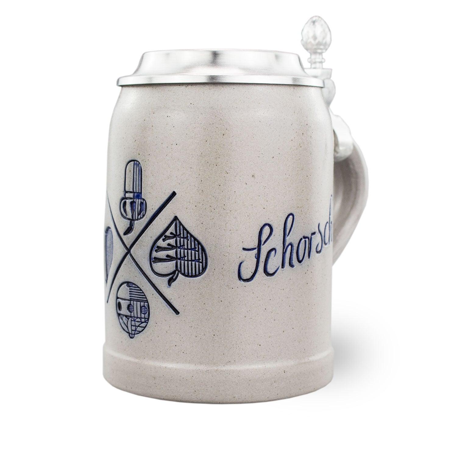 Personalisierbarer Bierkrug aus Steinzeug mit Zinndeckel, Salzglasur, blauem Muster und Gravur "Bayrisch Blatt".
