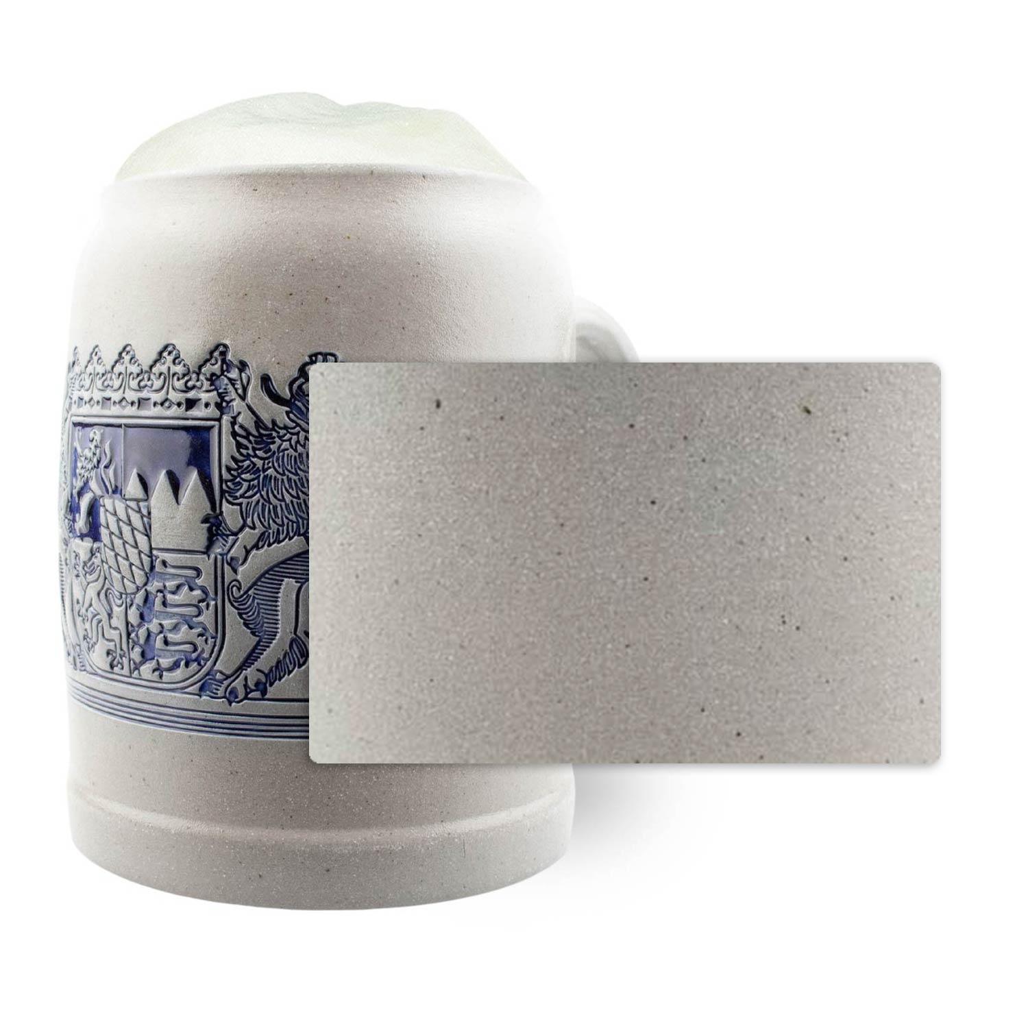 Personalisierbarer Bierkrug aus Steingut mit Salzglasur, Gravur "Freistaat Bayern" in blauer Emaille, 0,5 l.