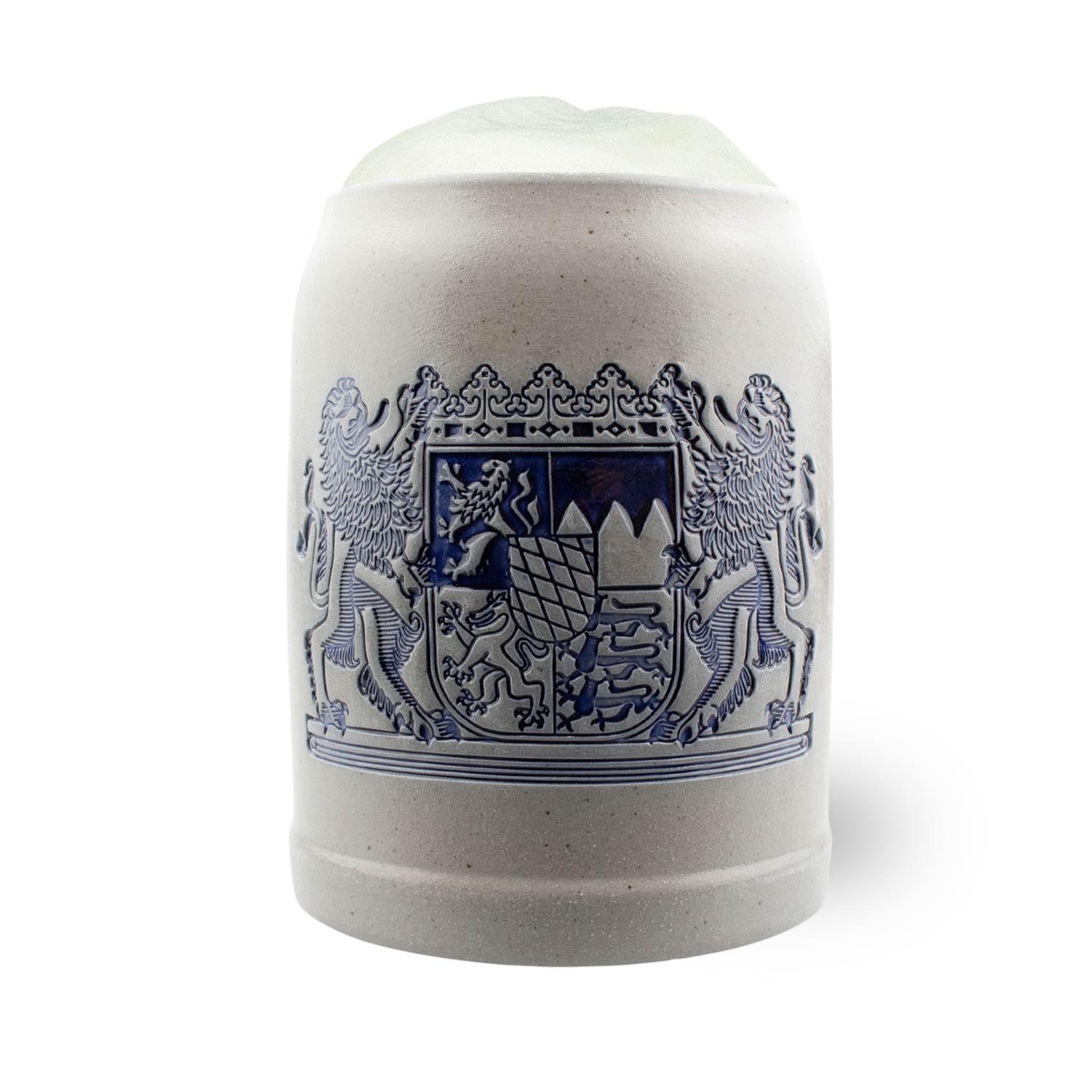 Traditionell gefertigter Steinkrug mit geprägtem Bayern-Motiv und Schriftzug "Freistaat Bayern", 0,5 Liter.