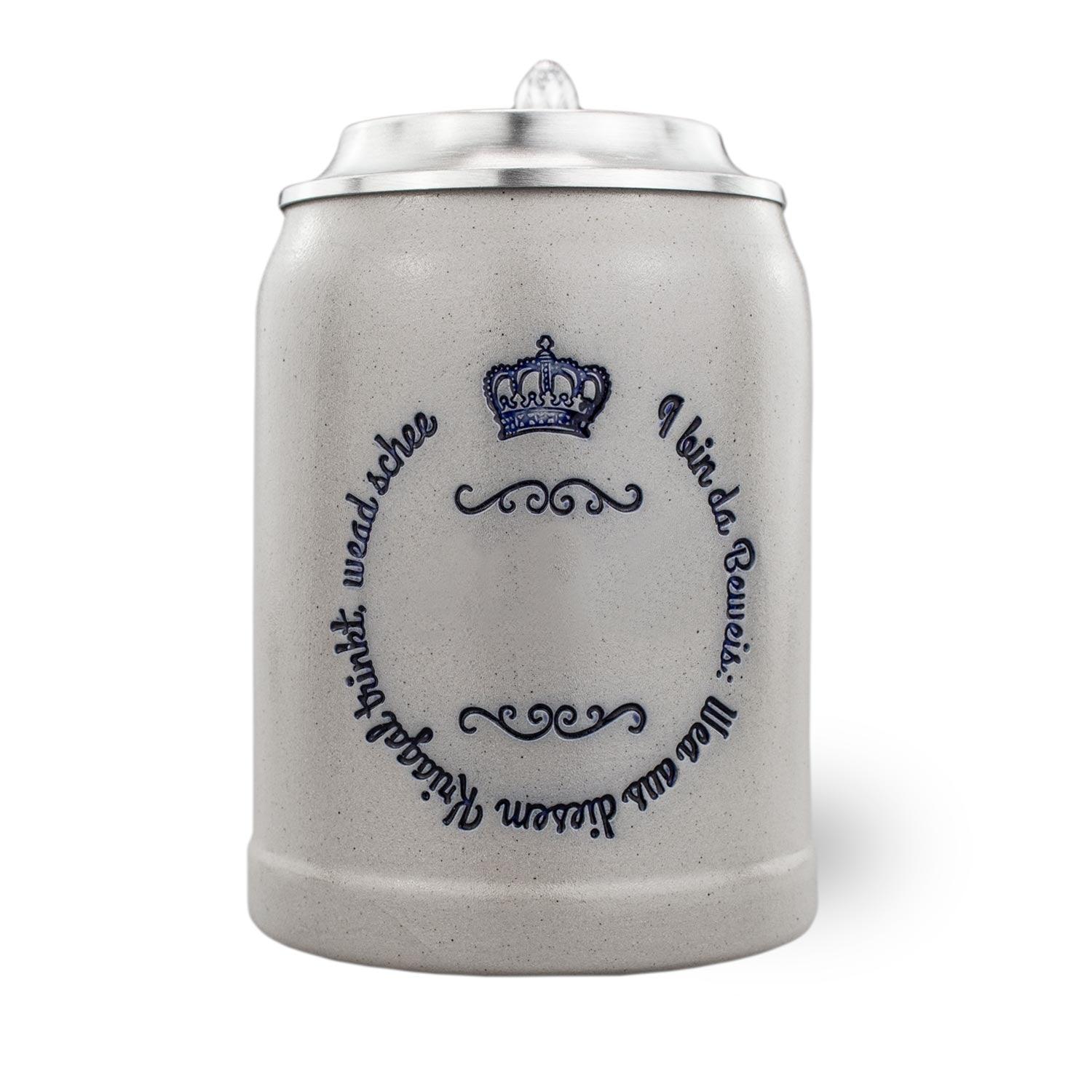 Handgefertigter Bierkrug aus Steinzeug mit Zinndeckel, blauer Schrift „I bin da Beweis“, Salzglasur, 0,5 l.