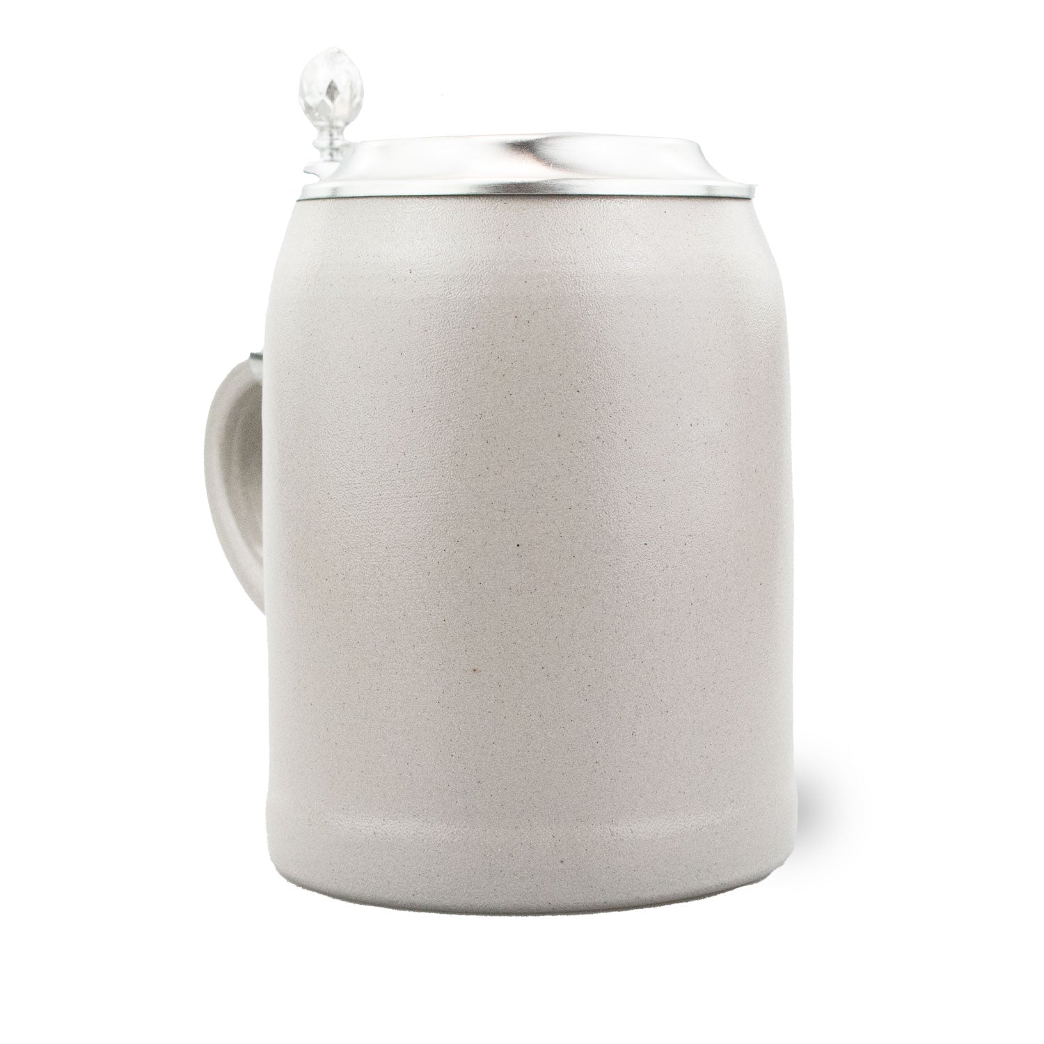 Traditioneller Steinkrug mit gravierbarem Zinndeckel, handgefertigt aus Steinzeug, Fassungsvermögen 0,5 Liter.