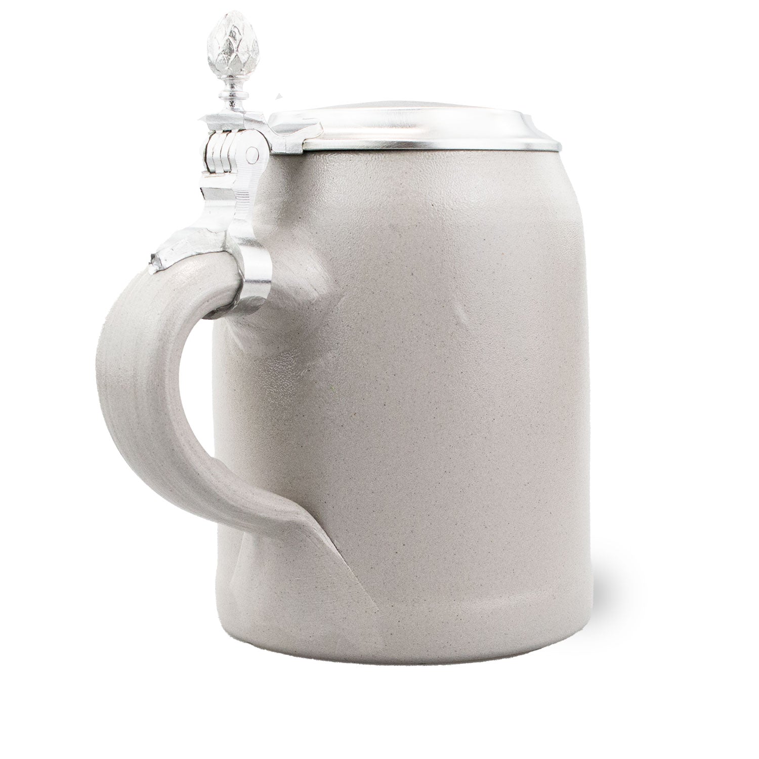 Traditioneller Steinkrug mit gravierbarem Zinndeckel, glatter Oberfläche und geformtem Henkel, 0,5 Liter Füllmenge.