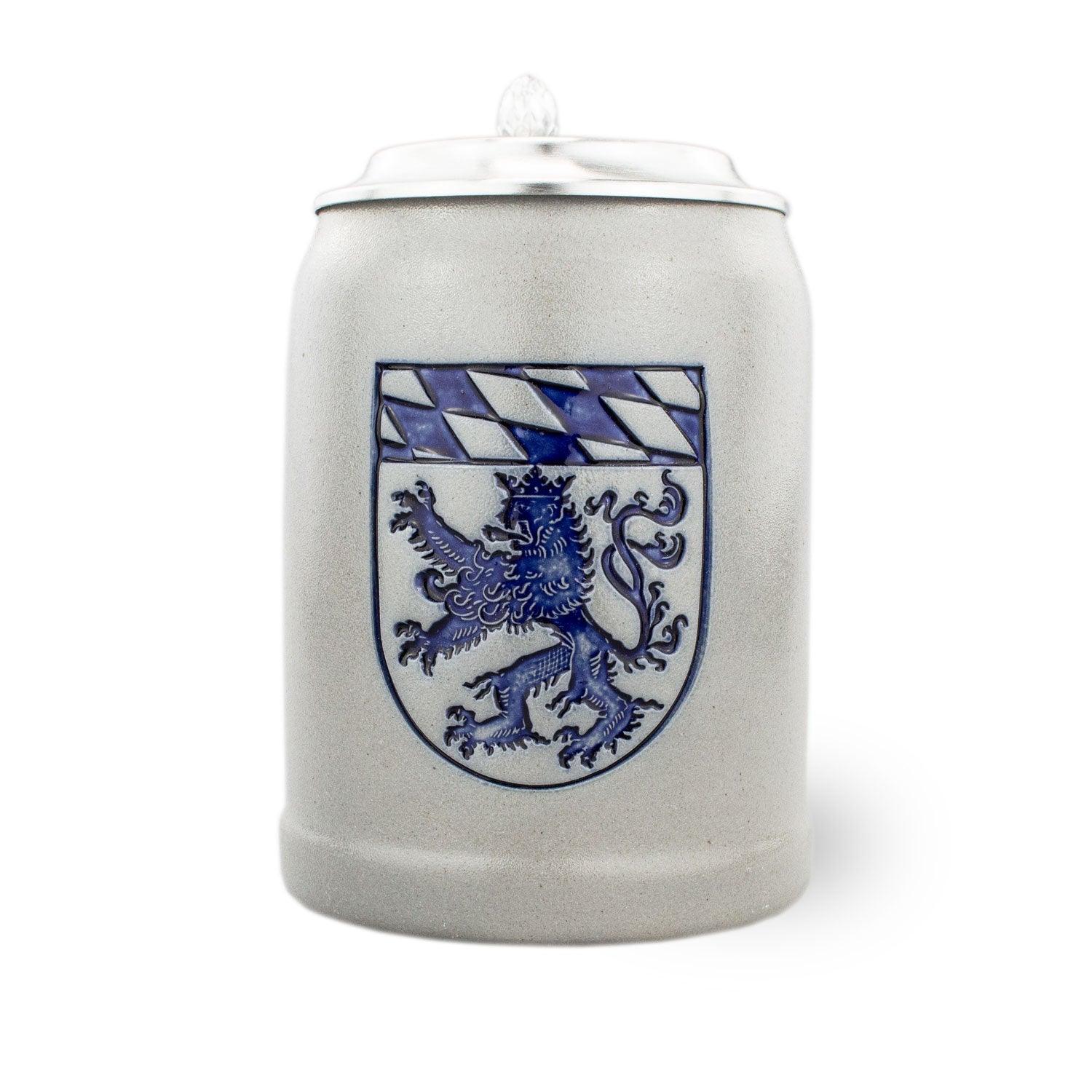Premium Bierkrug aus Steinzeug mit gravierbarem Zinndeckel und Oberbayernwappen, traditionell gefertigt, 0,5 l.