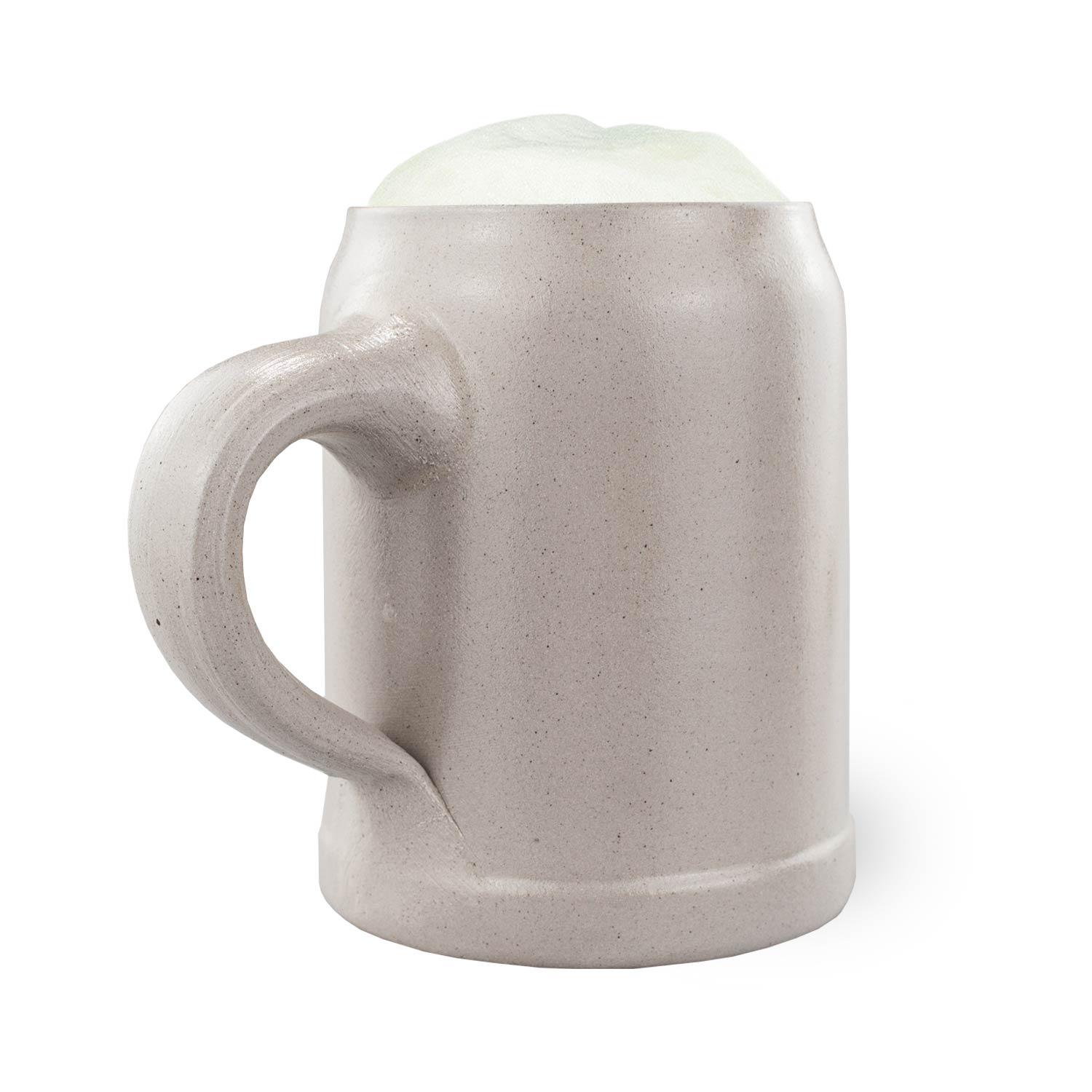 Traditioneller Steinkrug mit Wappen-Motiv und erhabener Prägung, zylindrische Form, 0,5 Liter, mattes Finish.