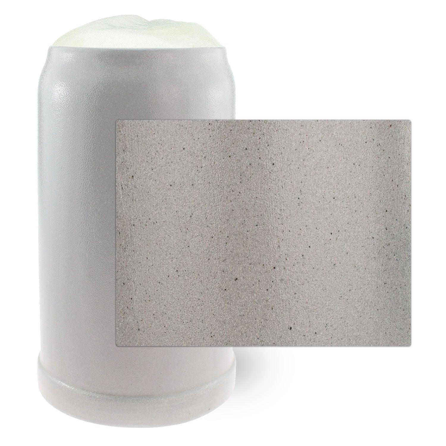 Steinkrug aus grauer Salzglasur mit dunkelblauer Gravur "Mei Lebensgfüi", traditionell handgefertigt, 1,0 Liter.