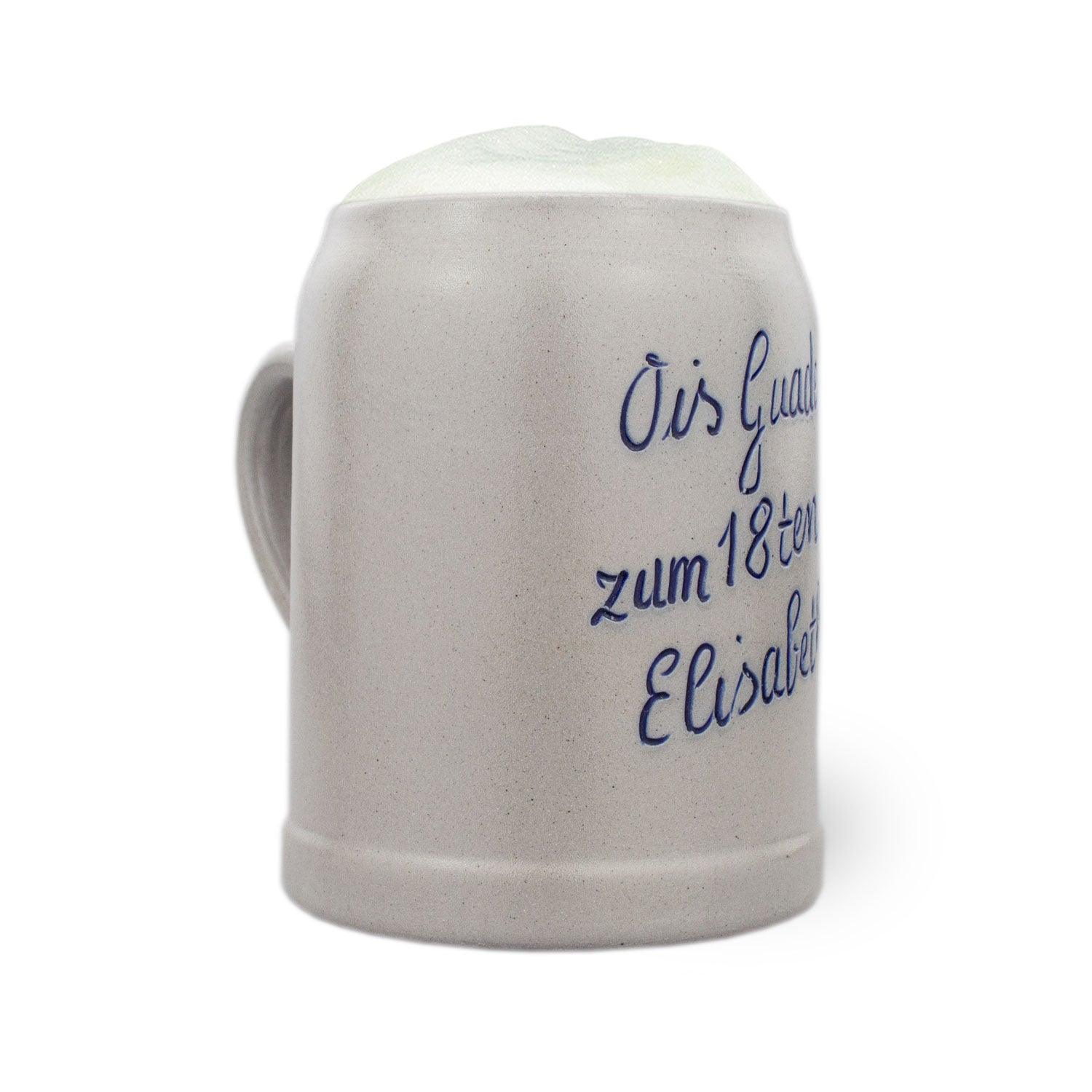 Hellgrauer Steinkrug mit blauem Schriftzug „Mei Lebensgfui“, handgefertigt, Salzglasur, 0,5 Liter, gravierbar.