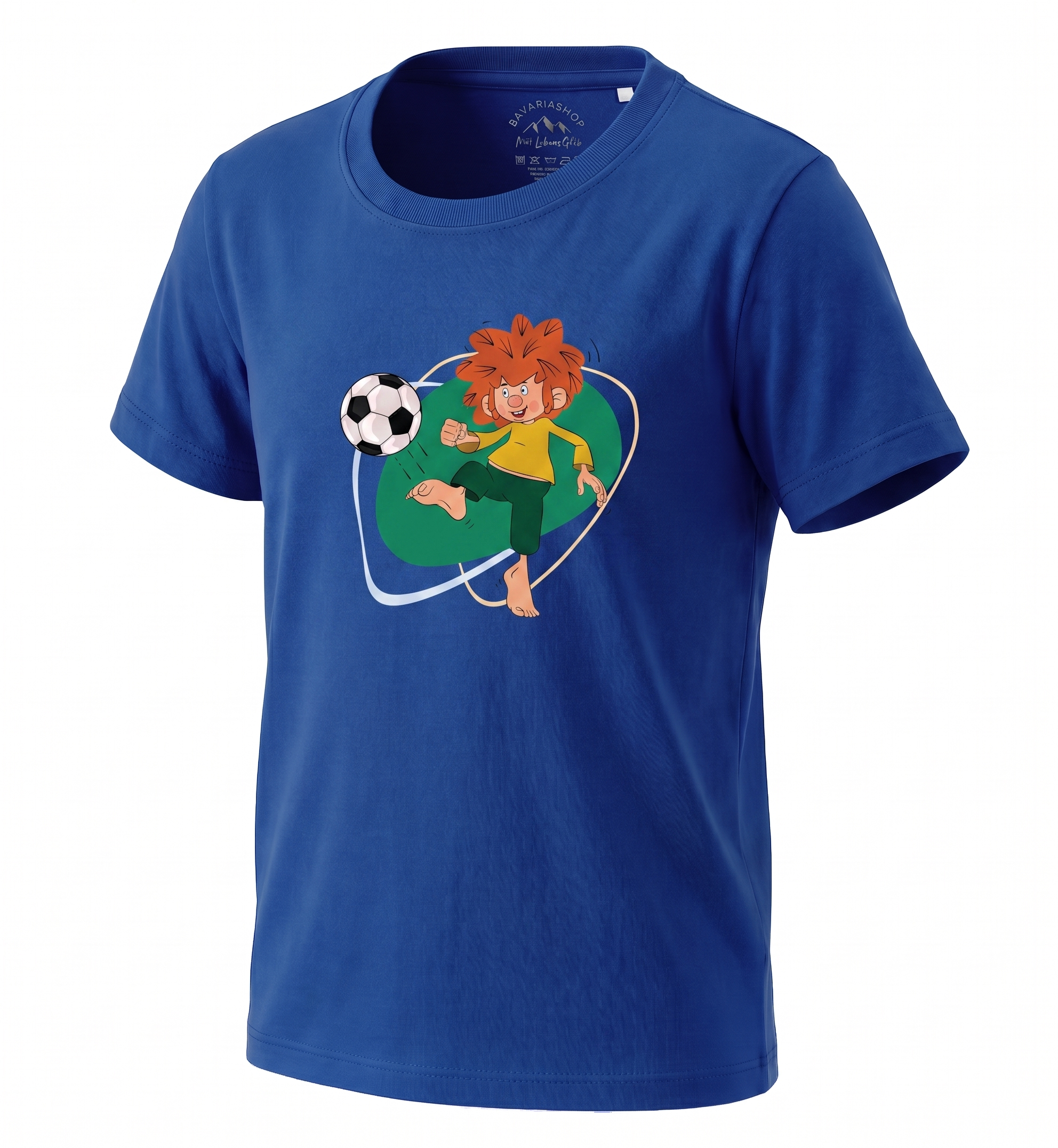 Blaues Kinder T-Shirt mit farbigem Pumuckl-Motiv, der barfuß einen Fußball kickt, ideal für Fans.