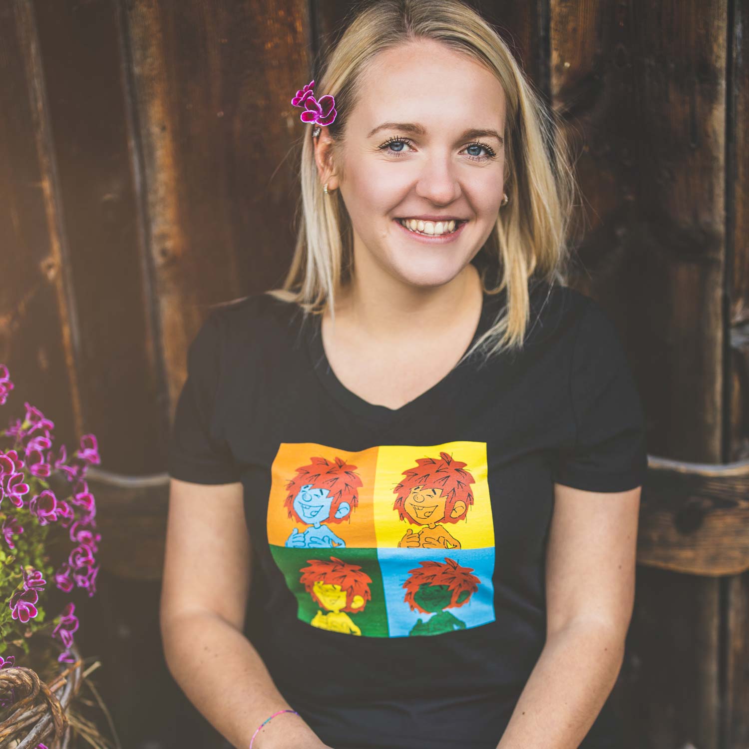 Damen T-Shirt mit großem Pumuckl-Motiv im Pop-Art-Stil auf der Front, aus 100 % Bio-Baumwolle, 180 g/m².