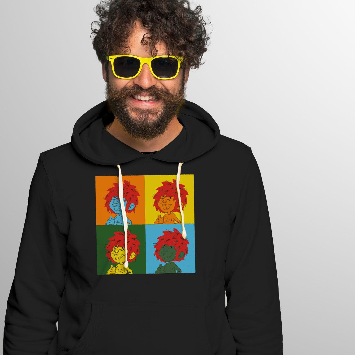 Herren Hoodie mit Pumuckl-Motiv im Pop-Art-Stil und großem Frontdruck; 85 % Bio-Baumwolle, 15 % recyceltes Polyester.