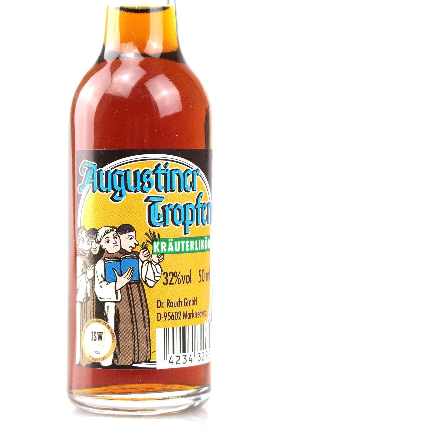 Brauner Kräuterlikör in klarer Glasflasche mit goldfarbenem Schraubverschluss und grünem Etikett mit Schriftzug.