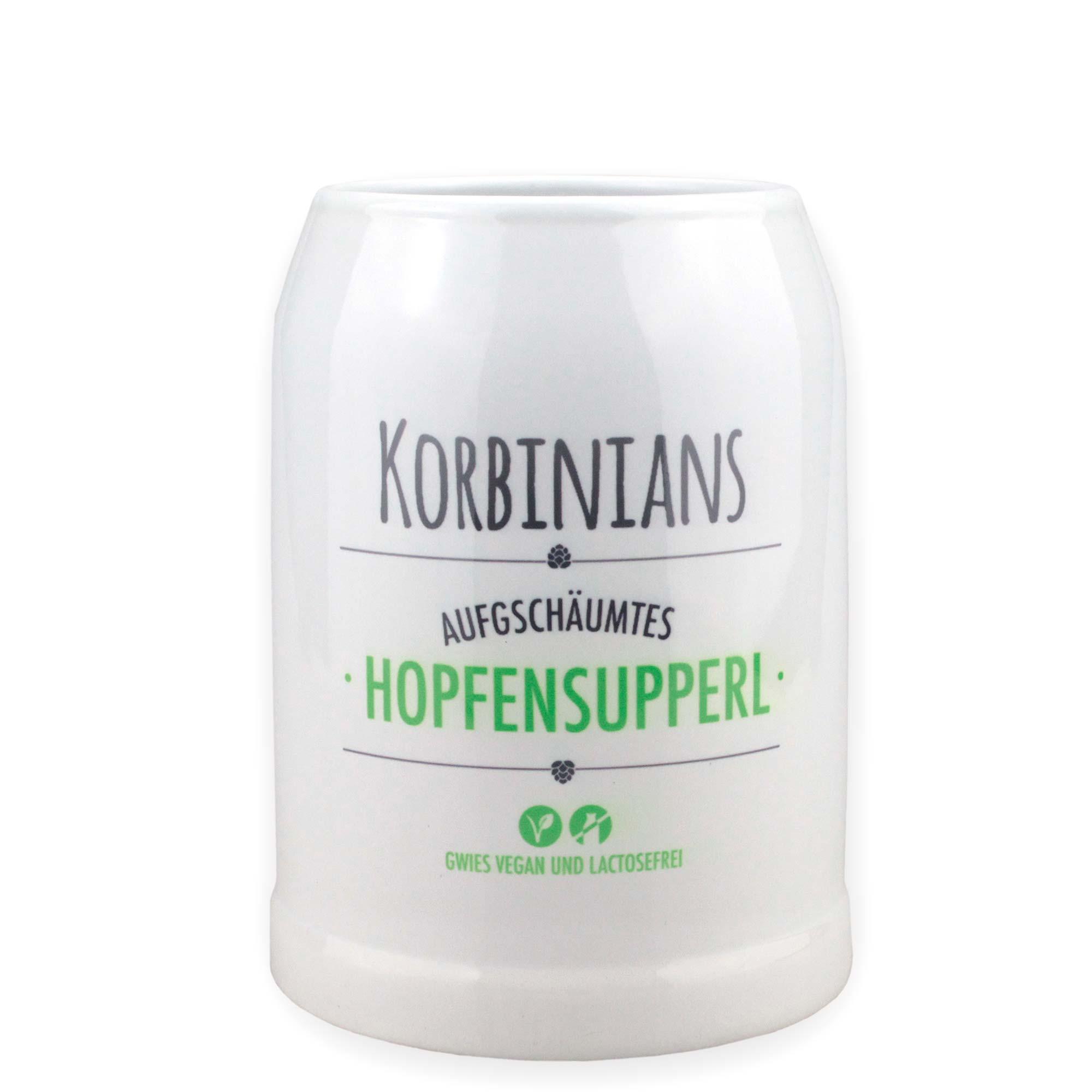 Steinfarbener Bierkrug mit Henkel, Gravur „Hopfensupperl“ und individualisierbarem Wunschnamen, 0,5 l.