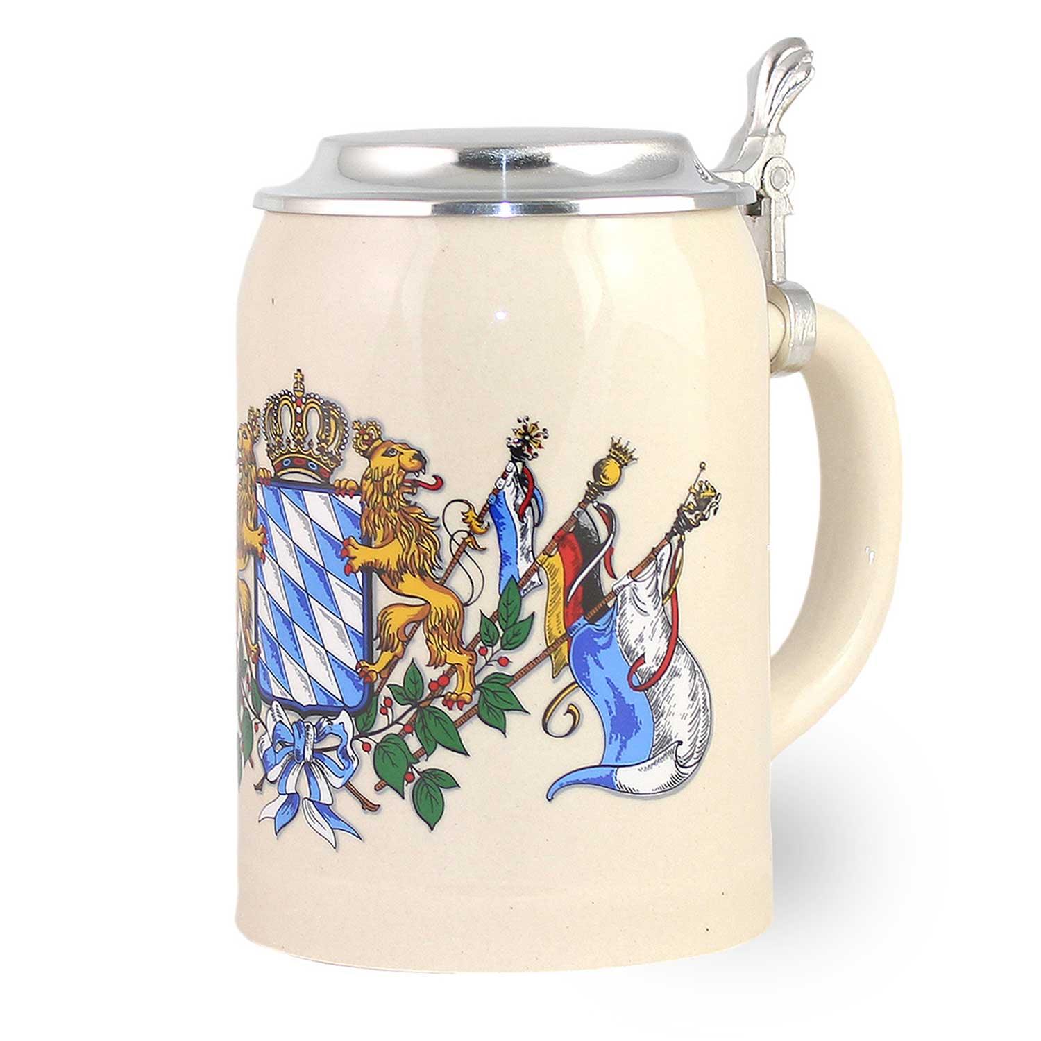 Traditioneller Bierkrug aus Steinzeug mit Zinndeckel, bayerischem Wappen und Schriftzug „Bayern“, grau-blau, 0,5 L.