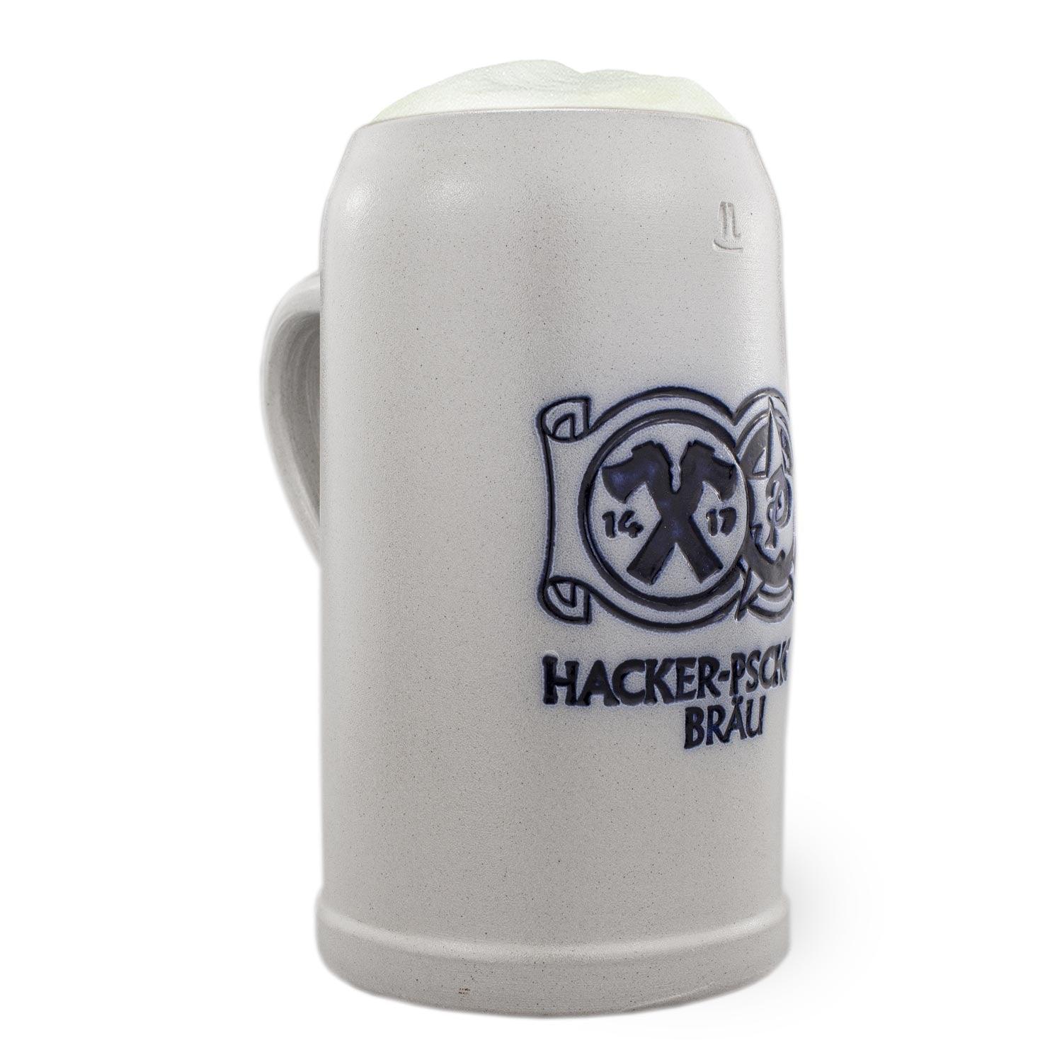 Salzglasierter Steinkrug mit blauem Logo-Schriftzug, bauchiger Form und Henkel aus keramischem Steingut, 1,0 Liter.