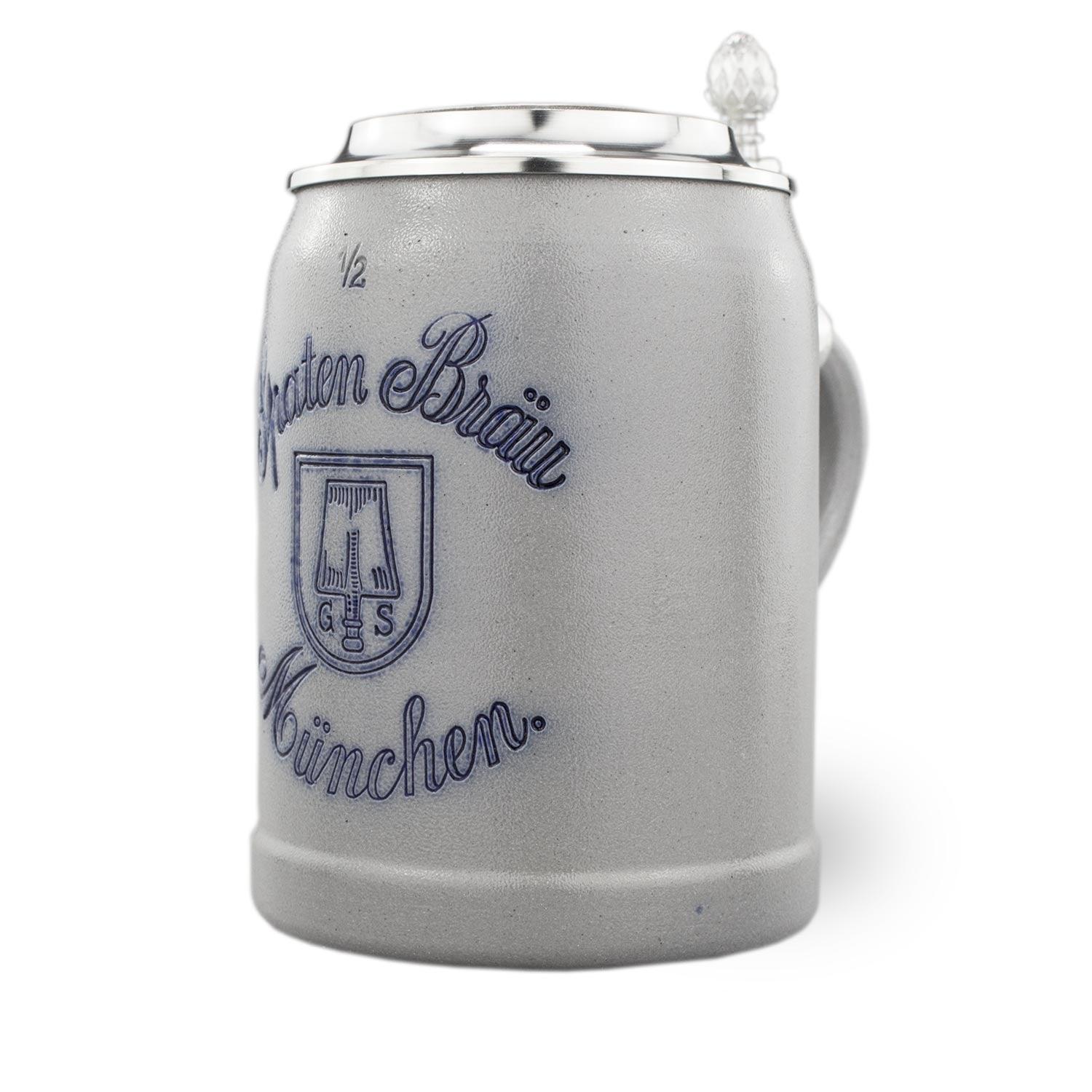 Hellgrauer Steinkrug mit blauem „Spaten München“-Schriftzug und Wappenmotiv, Zinndeckel, Keramik, 0,5 Liter.