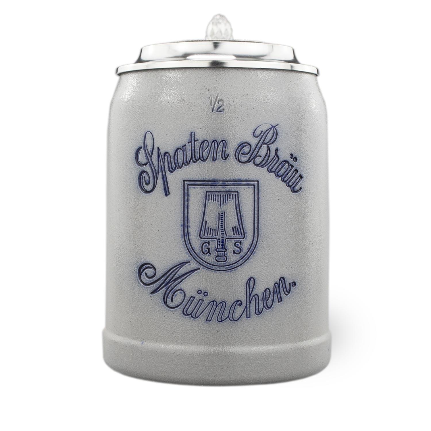 Hellgrauer Steinkrug mit Spaten-Logo und Zinndeckel, bauchige Form, aus Keramik, Füllmenge 0,5 Liter.