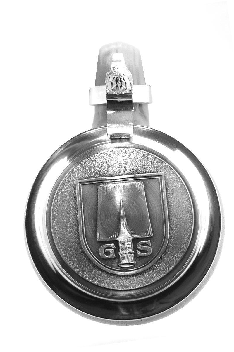 Salzglasierter Steinkrug mit Spaten-Bräu-Schriftzug, Bügeldeckel aus Zinn und geprägtem Brauereilogo, 1 Liter.