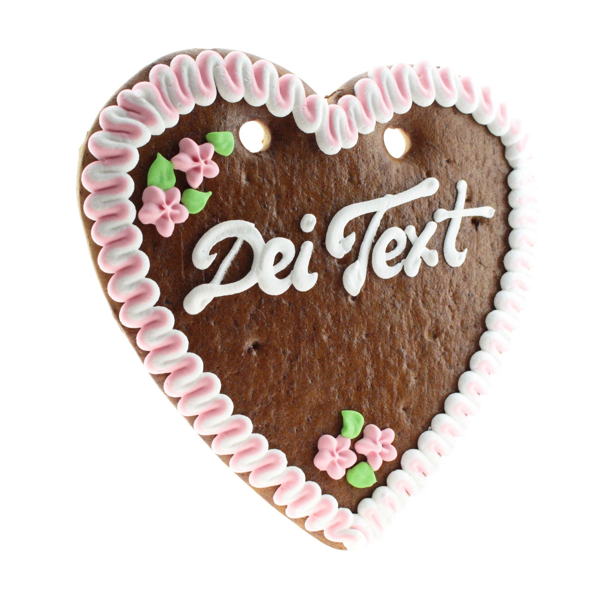 Herzförmiges Lebkuchenherz mit weißer Zuckerschrift „Mei Lebensgfüi“, rot-blau verziert, handgefertigt aus Teig, ca. 22 × 23 cm.