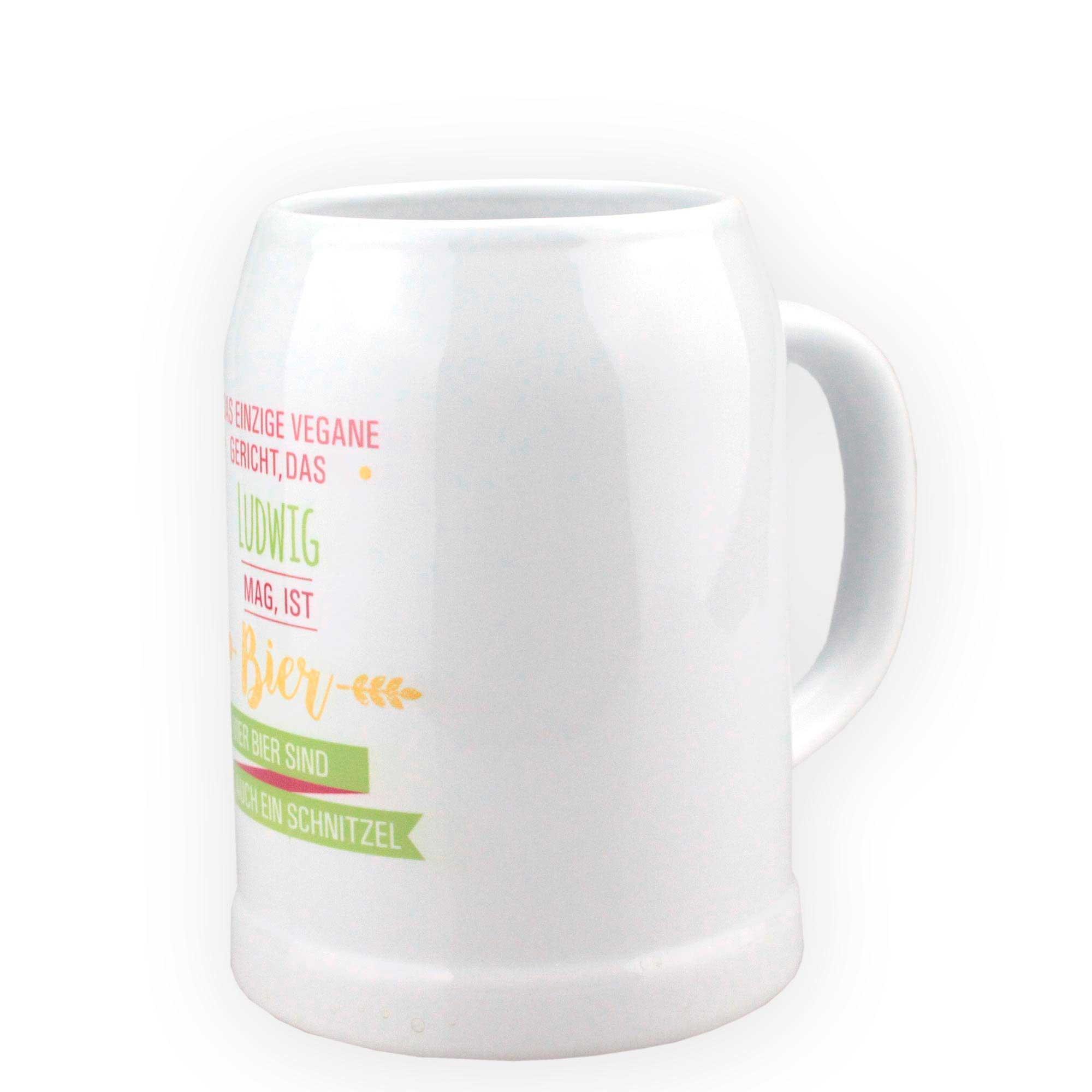 Personalisierter Bierkrug aus Keramik mit Henkel, graviertem "Schnitzel"-Motiv und Wunschname, 0,5 Liter.