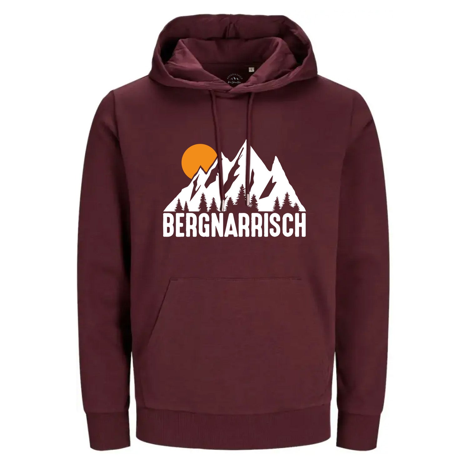 Burgunderroter Hoodie Bergnarrisch mit weißem Bergpanorama, Wald, orangefarbener Sonne und Kängurutasche.