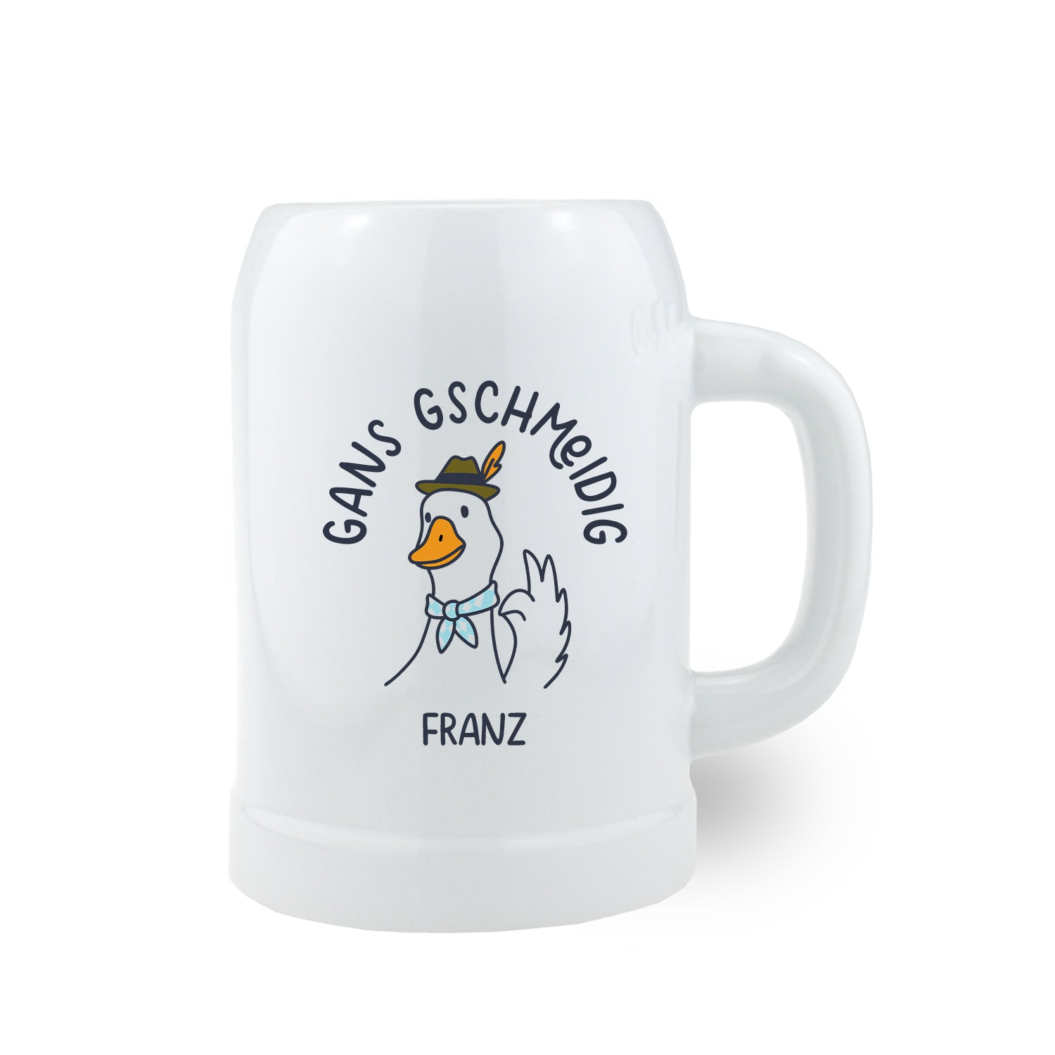 Weißer Bierkrug mit lustiger Gans im bayerischen Trachtenhut, Aufschrift „Gans gschmeidig“ und Option zur Personalisierung mit eigenem Wunschnamen – ideales Geschenk zum Vatertag für Papa.