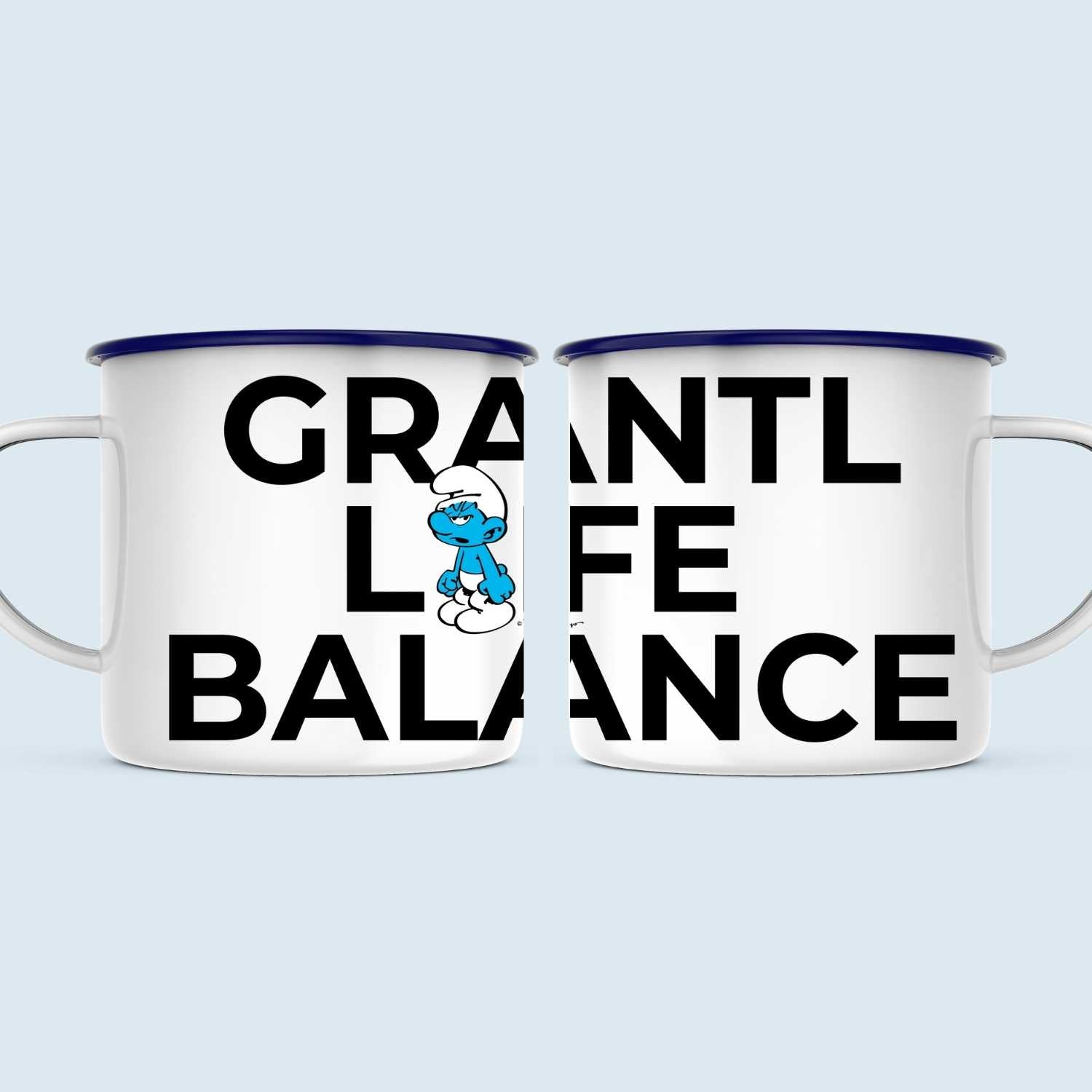 Emaille-Tasse mit blauem Rand und "Die Schlümpfe"-Motiv, Schriftzug „Grantl life balance“, ca. 330 ml.