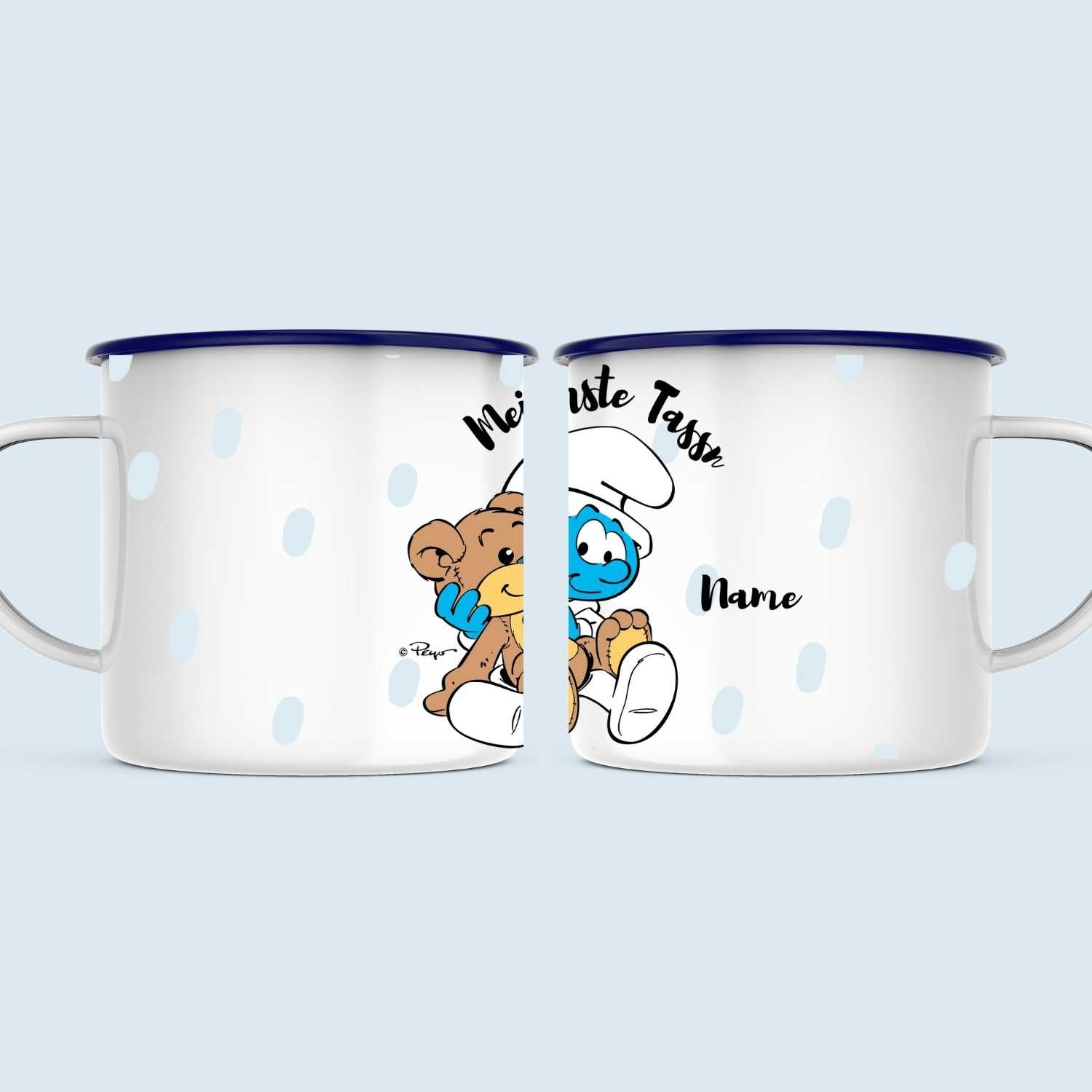 Personalisierbare Emailletasse mit offiziellem Schlumpf-Motiv und bayerischem Schriftzug, blauer Rand, 330 ml.