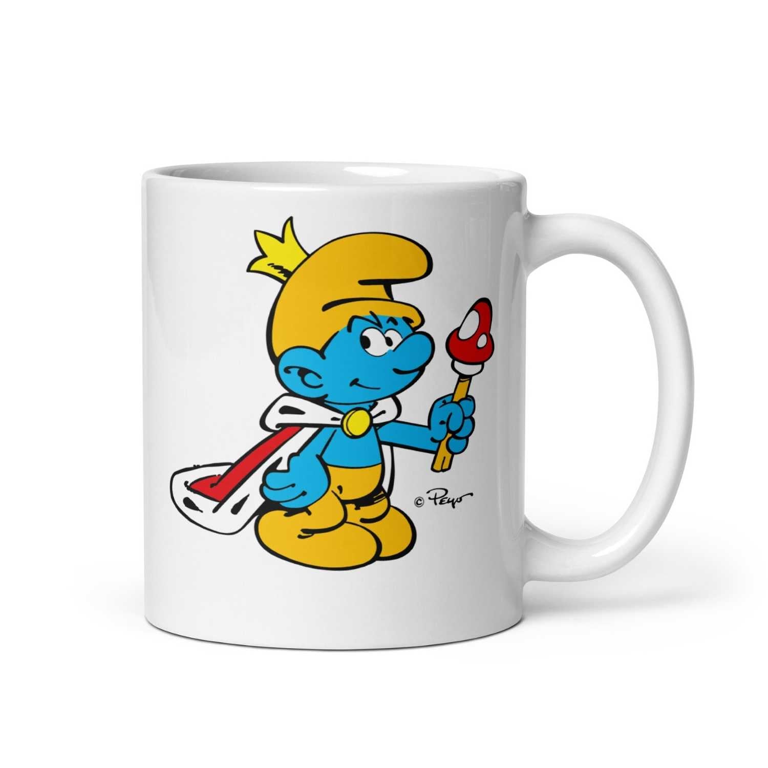 Weiße Porzellan-Tasse mit "Die Schlümpfe"-Motiv „Kini“ gegenüber dem Henkel, ca. 330 ml, offiziell lizenziert.