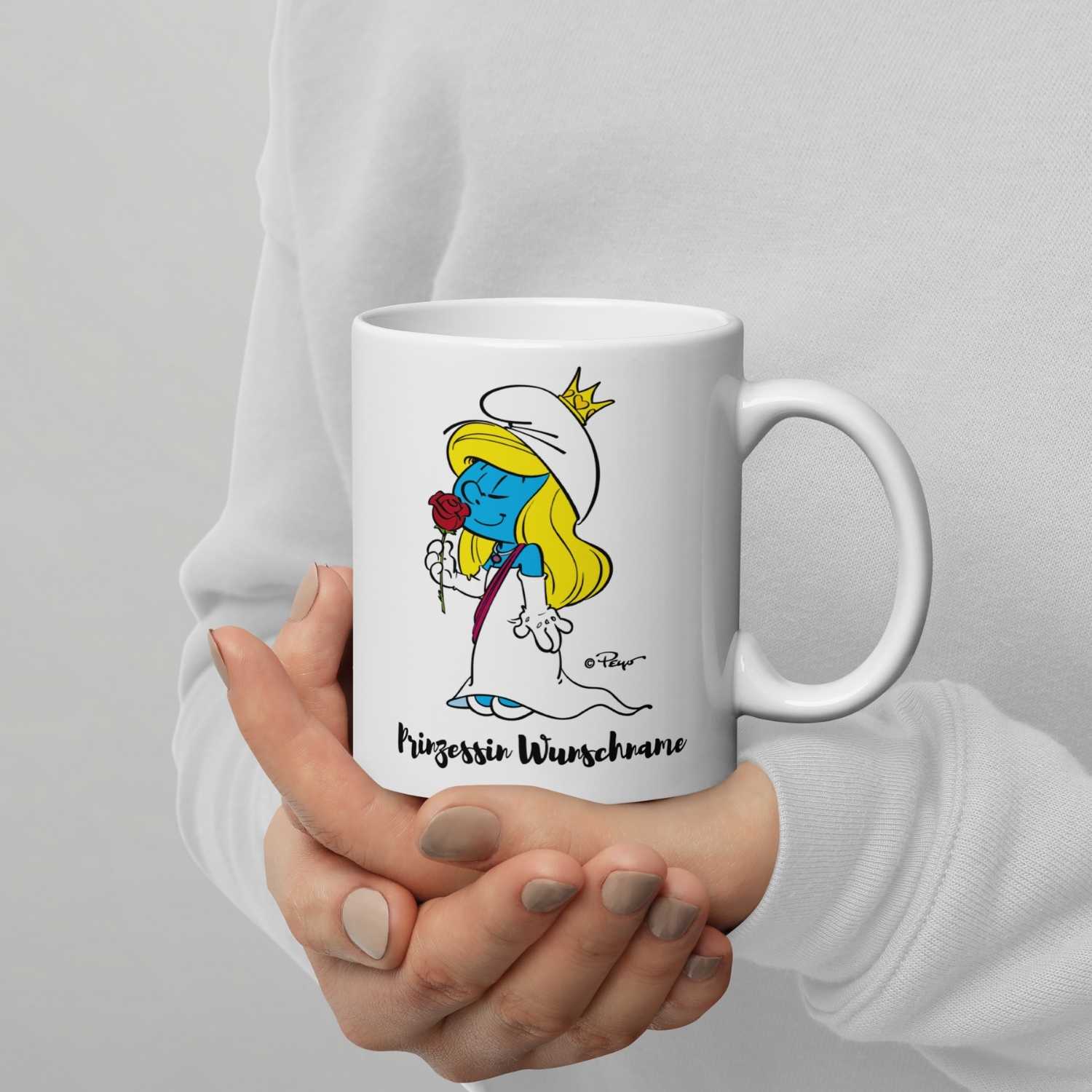 Weiße Porzellan-Tasse mit Schlumpf-Prinzessin Motiv und Schriftzug, offizielles Lizenzprodukt, 330 ml.