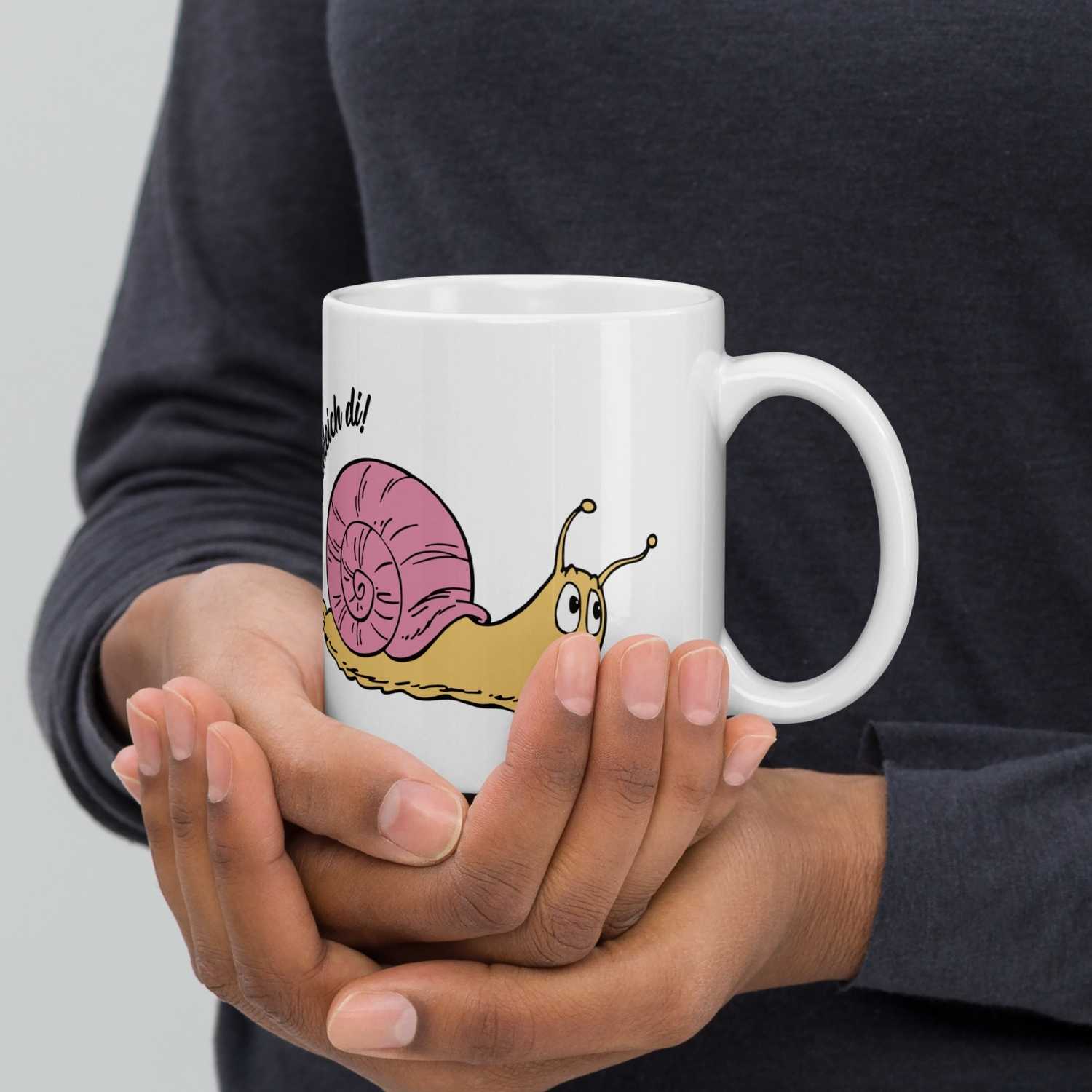 Tasse aus Porzellan mit Schlumpf-Motiv und Schriftzug „Schleich di“, 330 ml, Druck gegenüber dem Henkel.