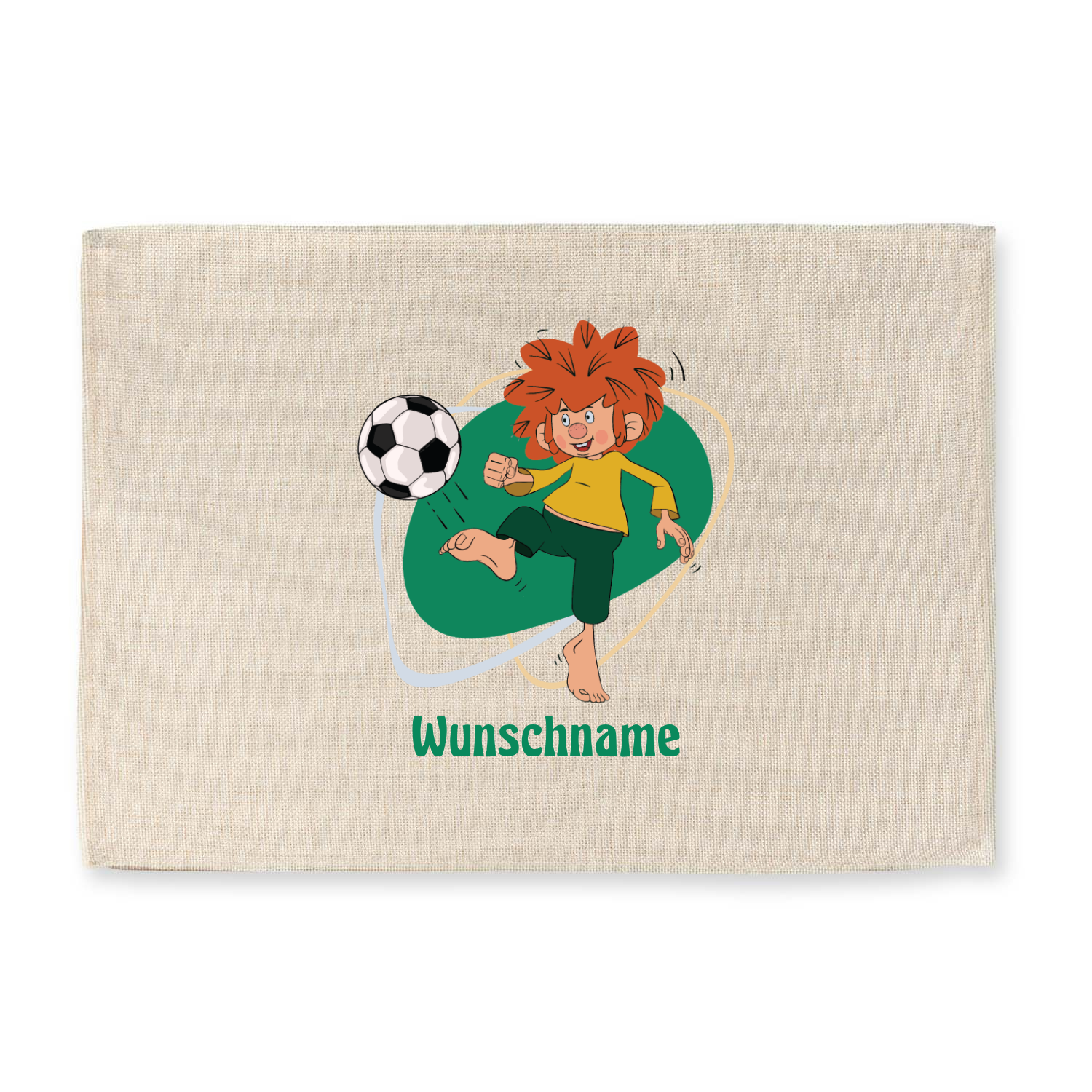 Pumuckl Tischset Fußball mit Wunschnamen, beige, Pumuckl spielt Fußball und kickt den schwarz-weißen Ball.