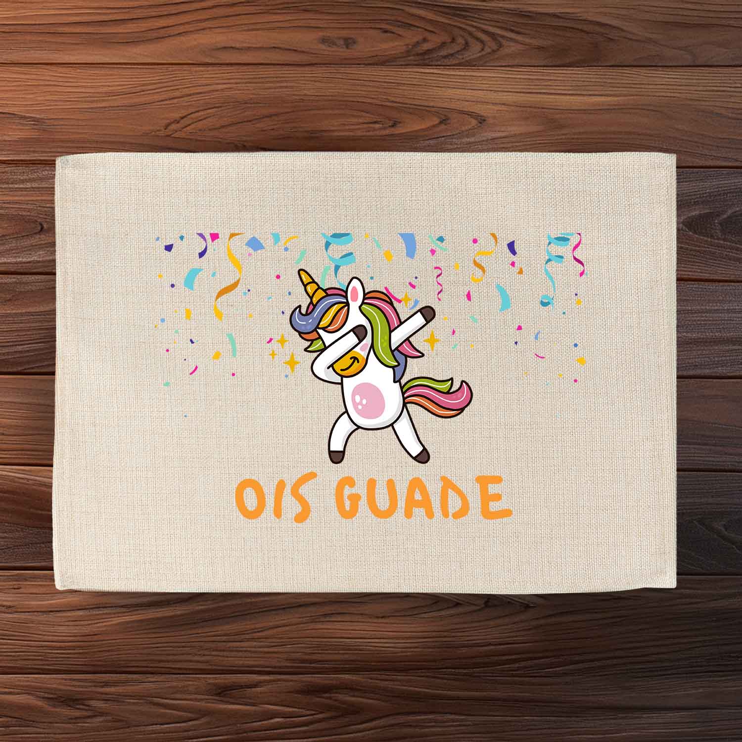 Abwaschbares Tischset in Jute-Optik mit Einhorn-Motiv und bayerischem Schriftzug „Ois guade“. Maße: 40,5 x 30,5 cm.