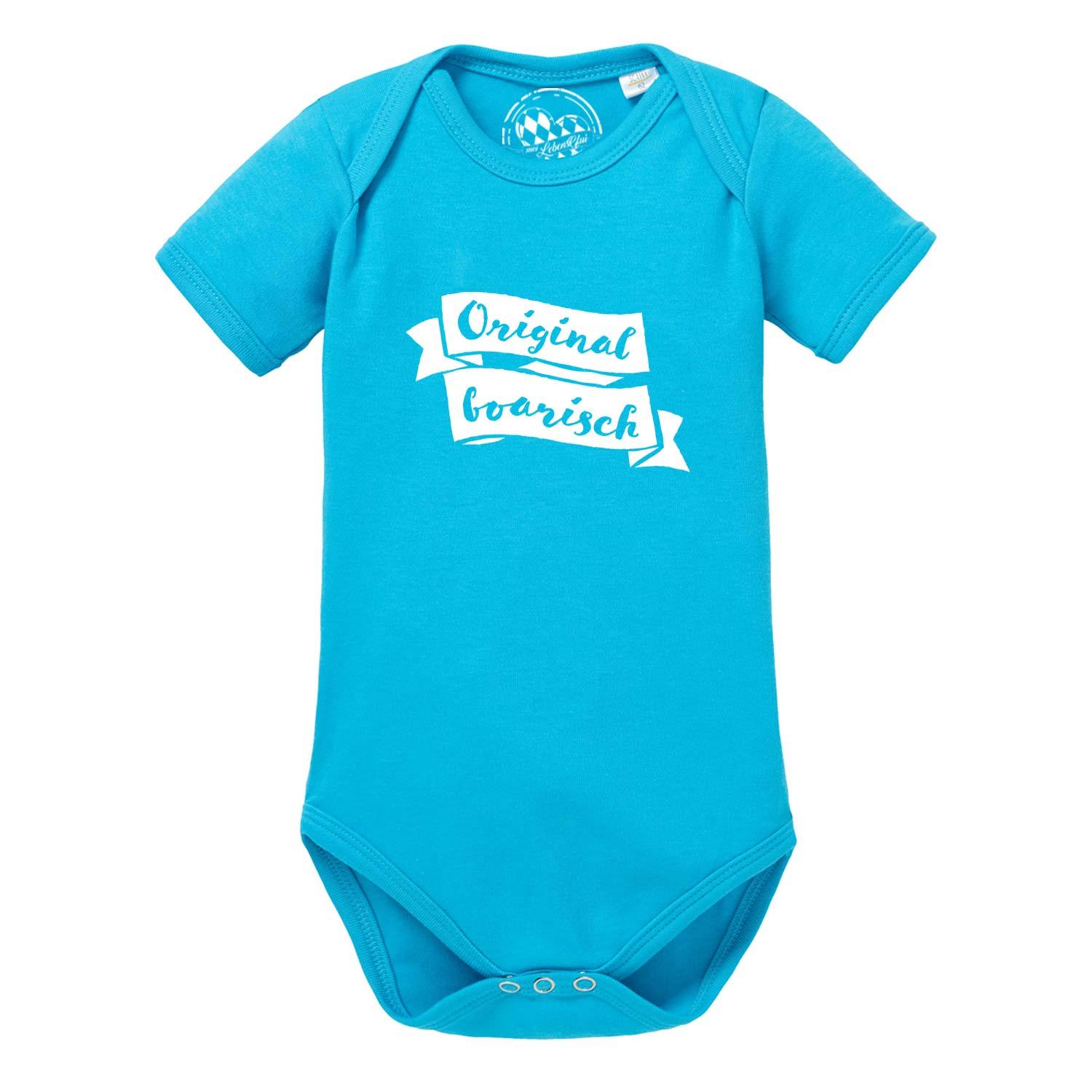 Blauer Baby Body "Original boarisch" aus Baumwolle mit weißem Schriftzug und Druckknöpfen im Schritt.