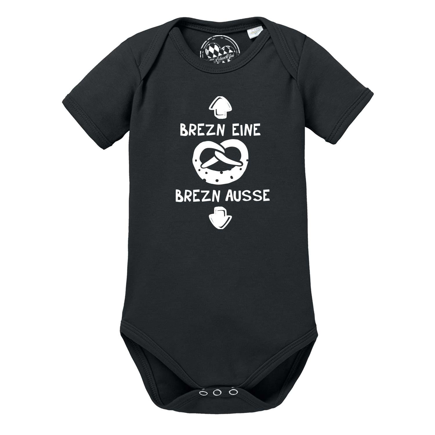 Weißer Babybody mit braunem Brezn-Motiv und blauem Schriftzug „mei LebensGfui®“, kurzärmelig aus Baumwolle.