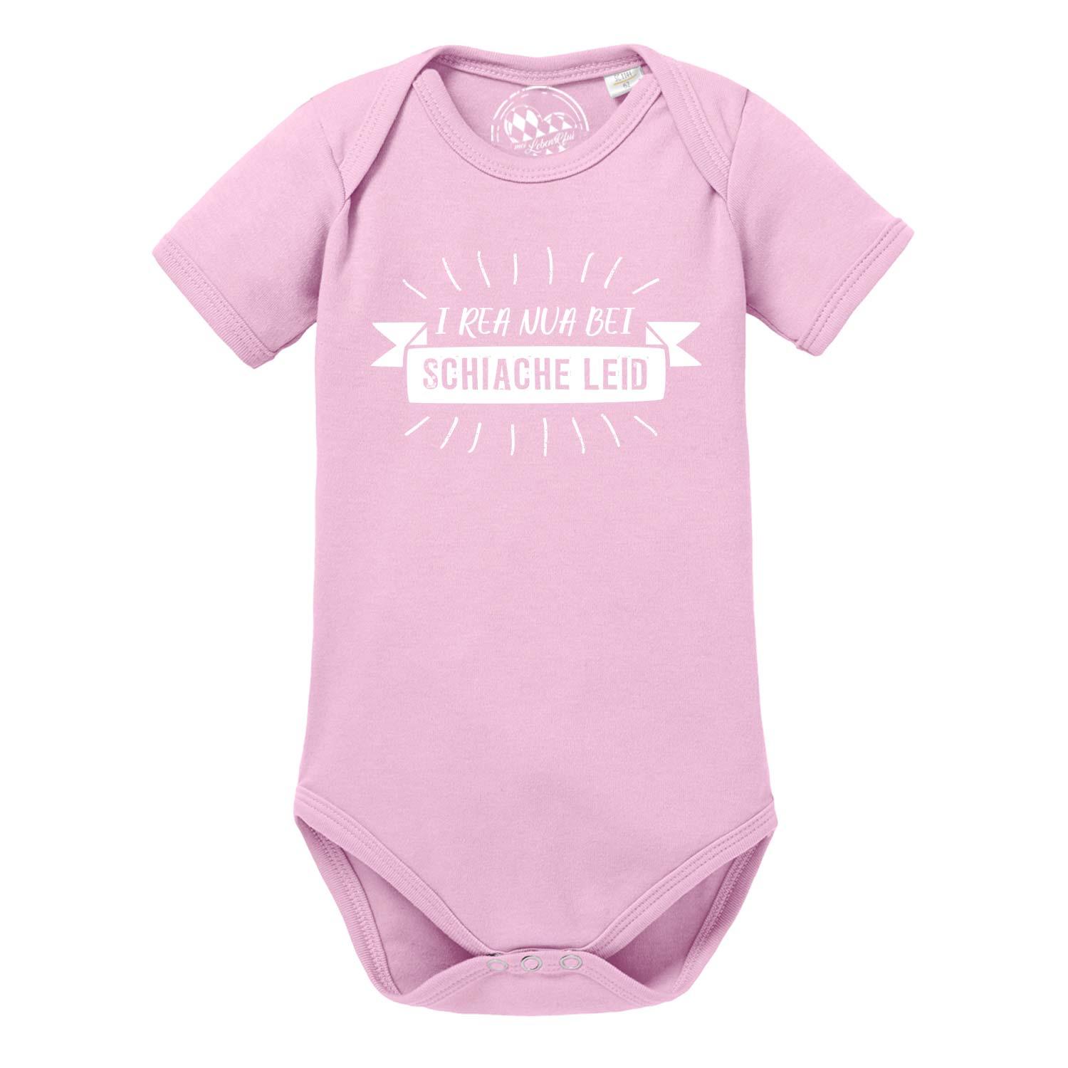 Weißer Babybody mit kurzem Arm, bayerischem Spruch „I rea nua Bairisch“, blauer Herzstickerei, Baumwolle.