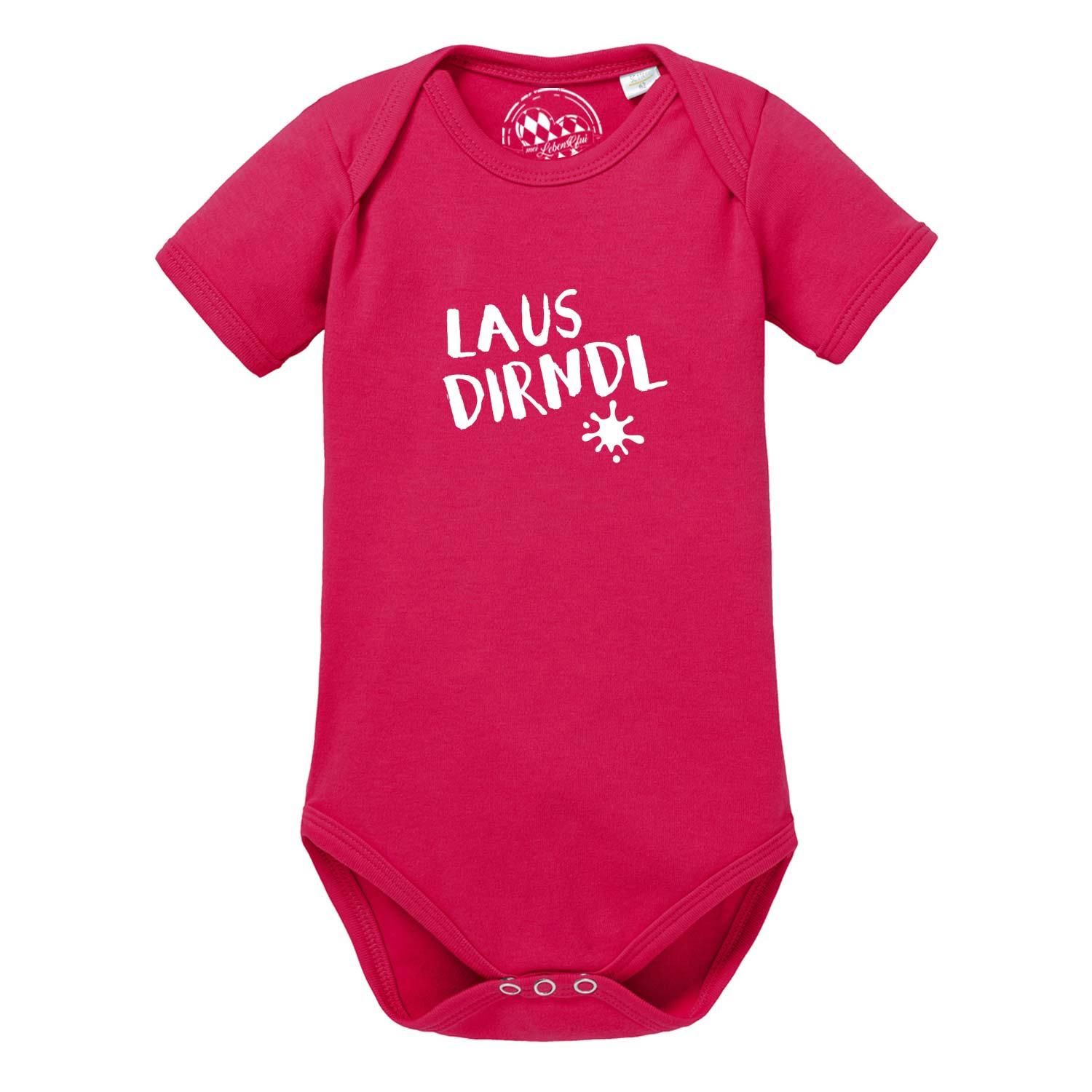 Weißer Babybody mit rotem Schriftzug „Lausdirndl“, klassischem Rundhals, kurzen Ärmeln und weicher Baumwolle.