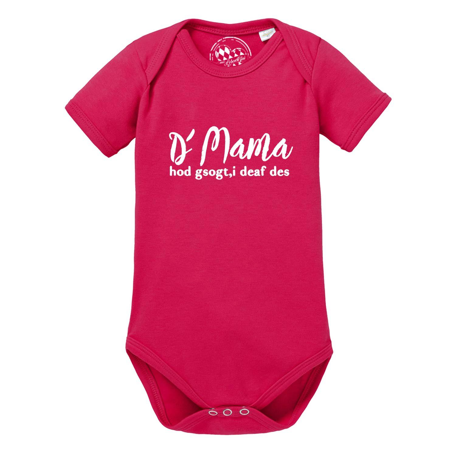 Weißer Baby-Body mit kurzem Arm, mittig schwarzer Schriftzug „Mama sogt, i deaf des!“, aus Baumwolle