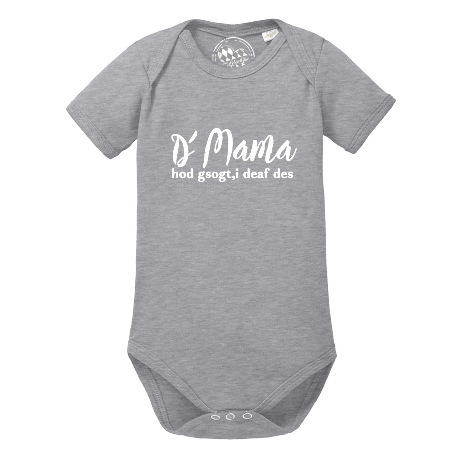 Weißer Baby-Body mit kurzem Arm und schwarzem Aufdruck „Mama sogt, i deaf des!“, runder Halsausschnitt, aus Baumwolle.