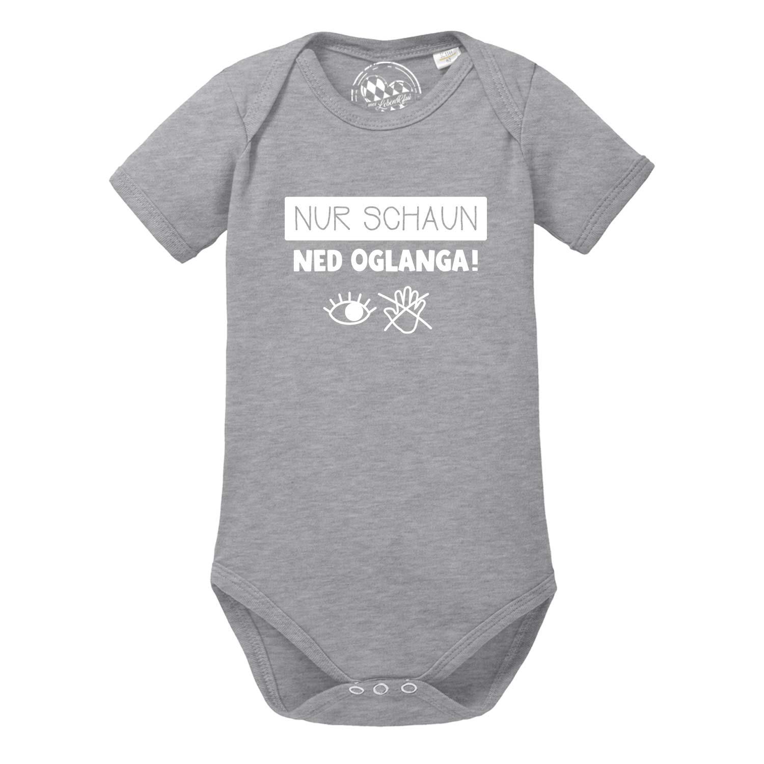 Weißer kurzärmeliger Babybody mit Aufdruck „Nur schaun, ned grausn!“ in Schwarz, runder Halsausschnitt, aus Baumwolle.