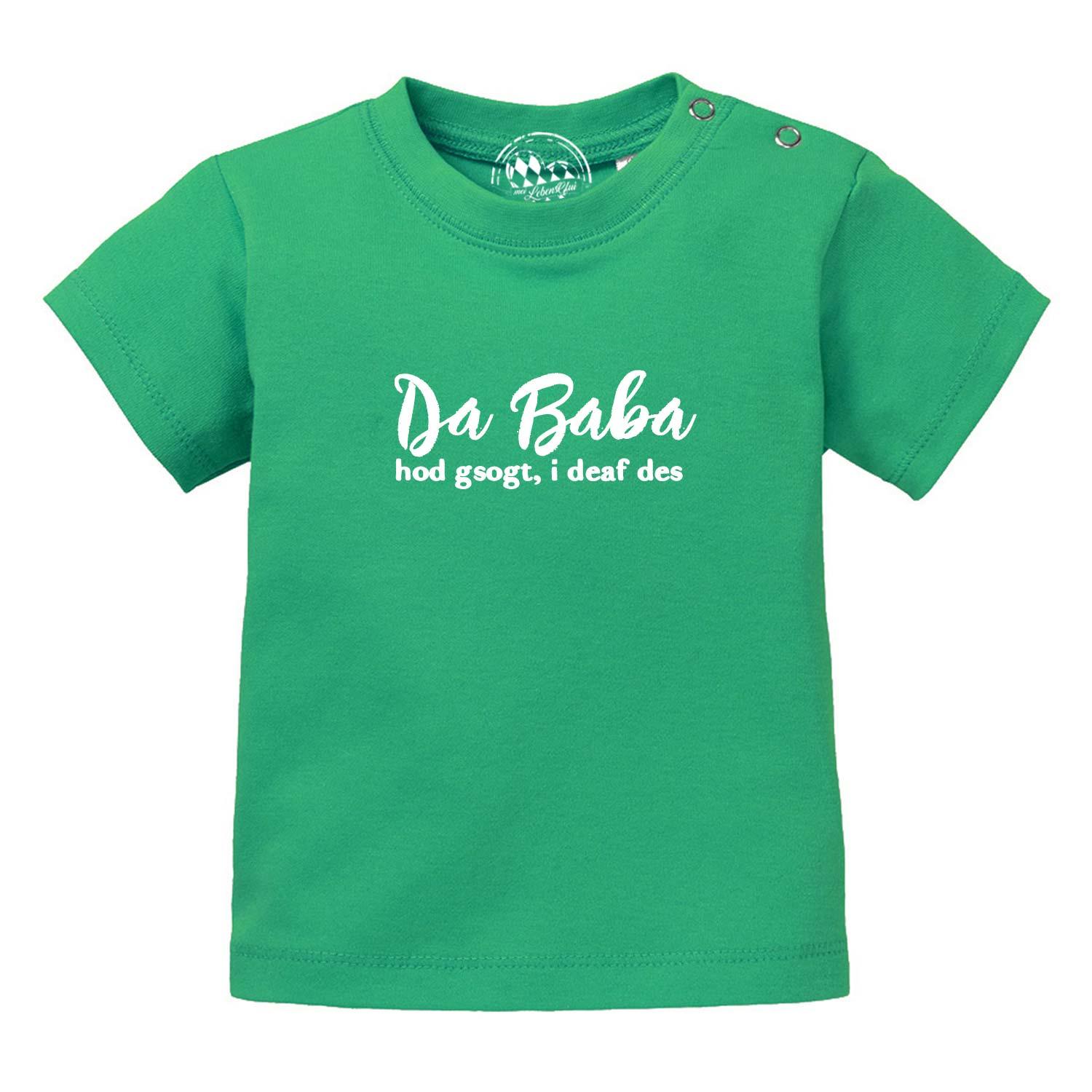 Weißes Baby-T-Shirt mit blauem Schriftzug „Baba sogt, i deaf des!“, aus 100 % Bio-Baumwolle, Siebdruck.